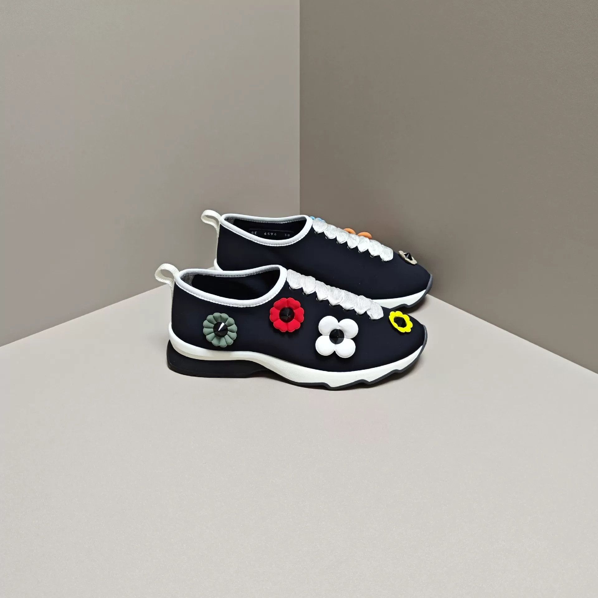 Fendi Fendi Casual Lowtop Sneakers us_8 Women Size US 8 / IT 38 - 4 Thumbnail
