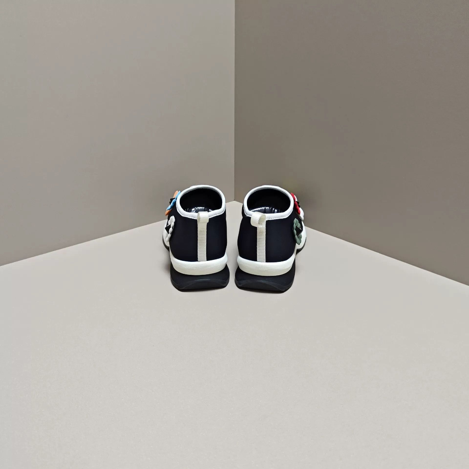 Fendi Fendi Casual Lowtop Sneakers us_8 Women Size US 8 / IT 38 - 3 Thumbnail