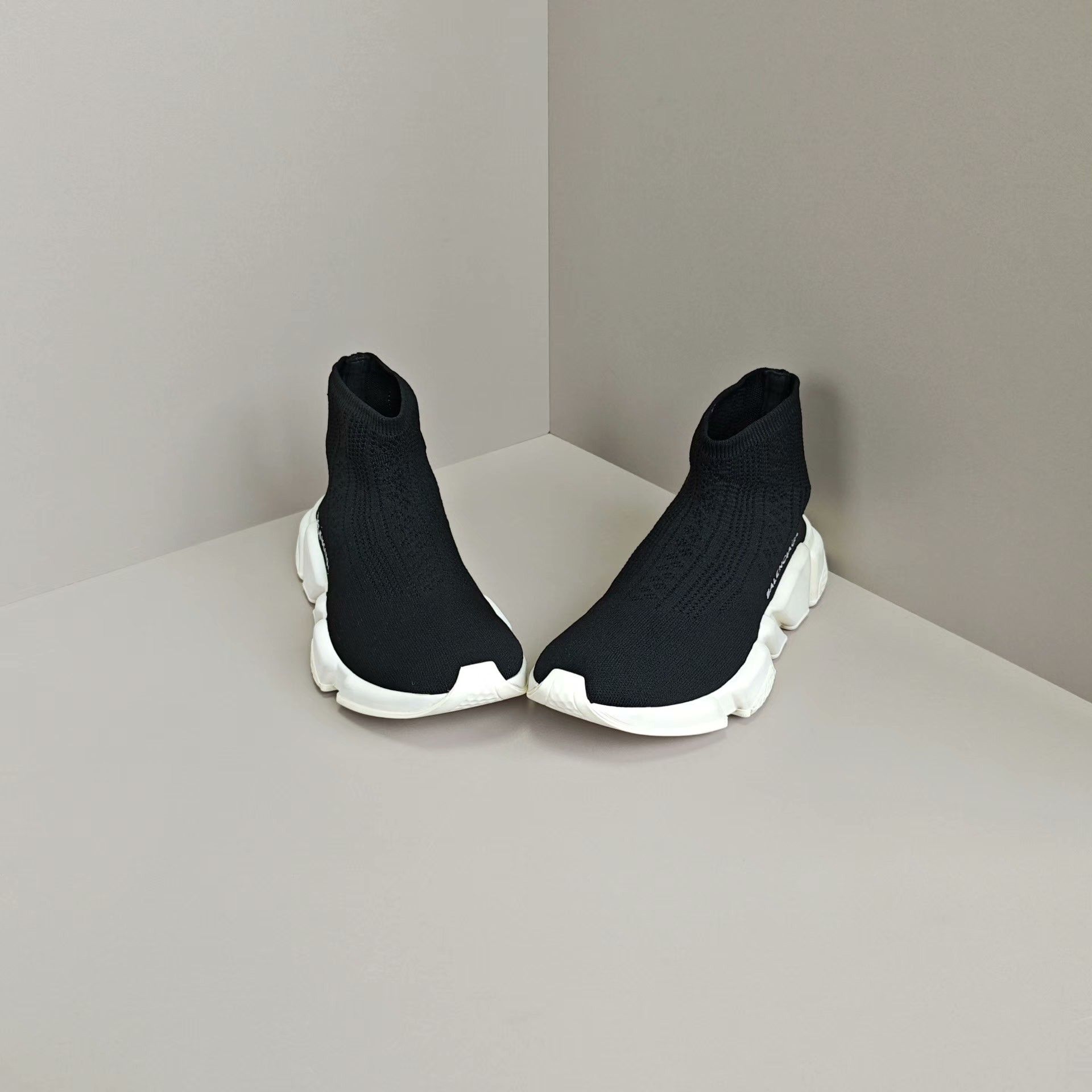 Balenciaga Balenciaga Hitop Sneakers us_6 Women Size US 6 / IT 36 - 2 Thumbnail