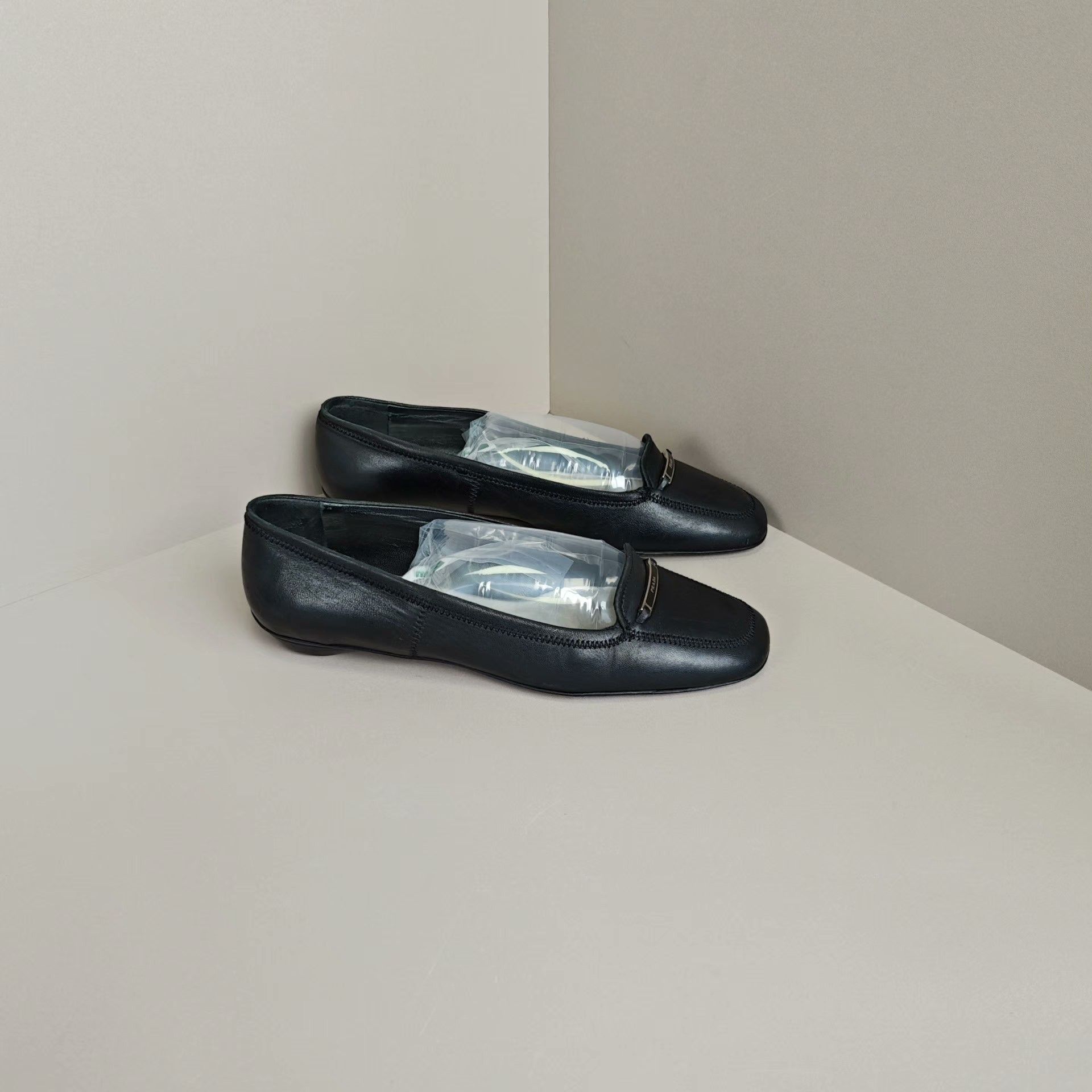 Prada Prada Casual Lowtop Sneakers us_6 Women Size US 6 / IT 36 - 4 Thumbnail