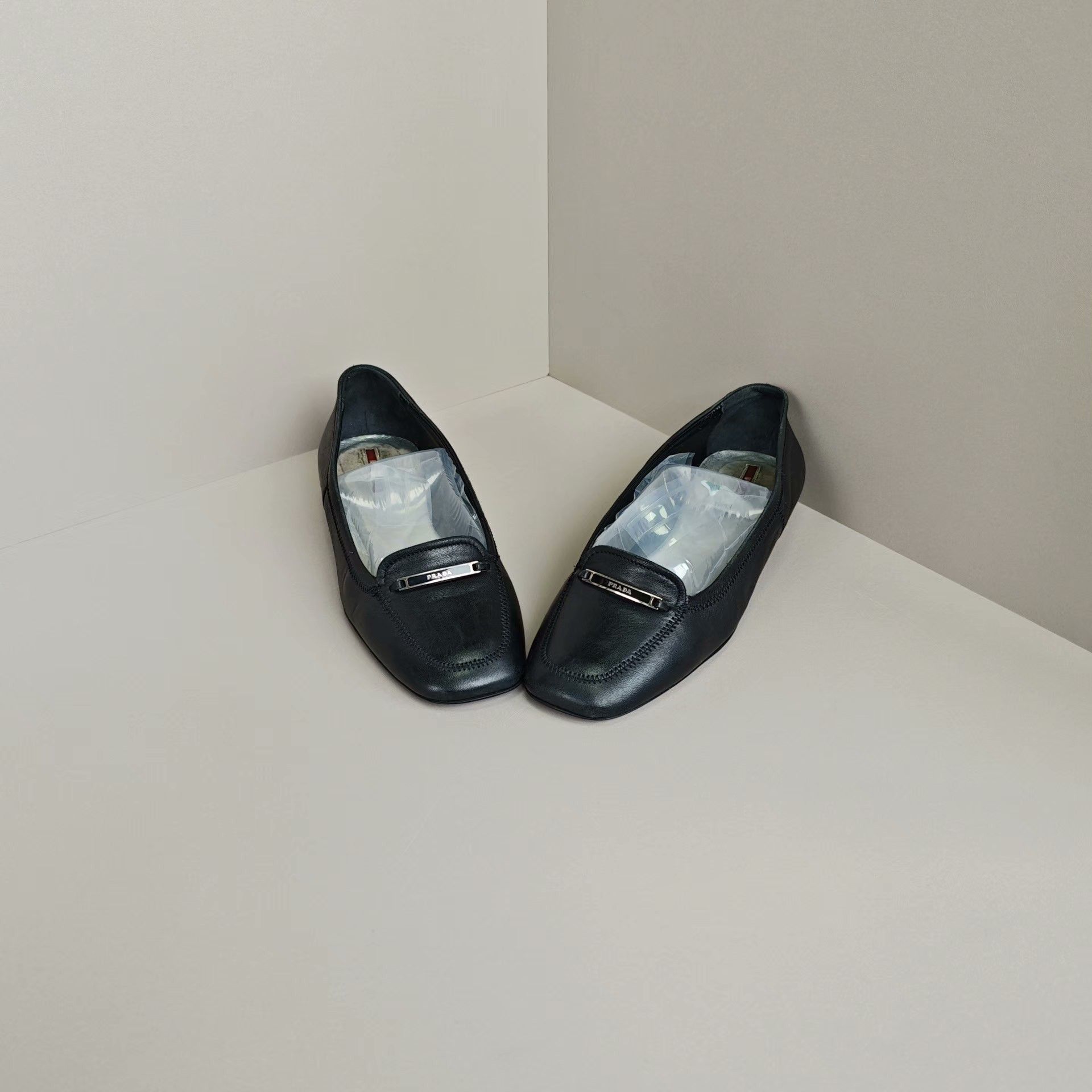 Prada Prada Casual Lowtop Sneakers us_6 Women Size US 6 / IT 36 - 2 Thumbnail