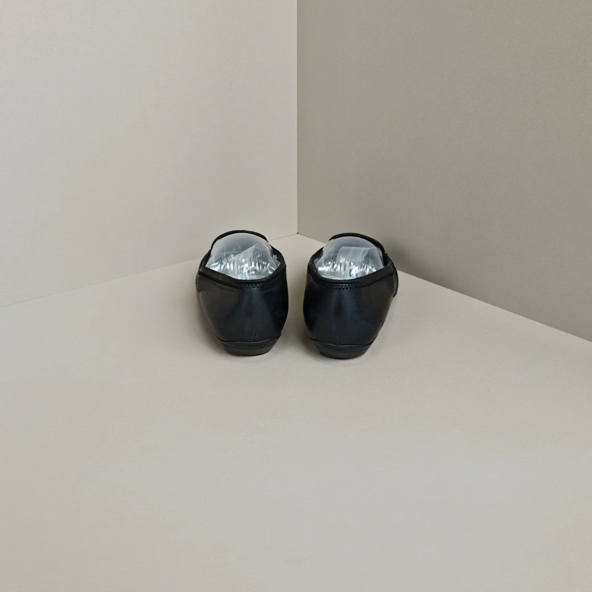 Prada Prada Casual Lowtop Sneakers us_6 Women Size US 6 / IT 36 - 3 Thumbnail