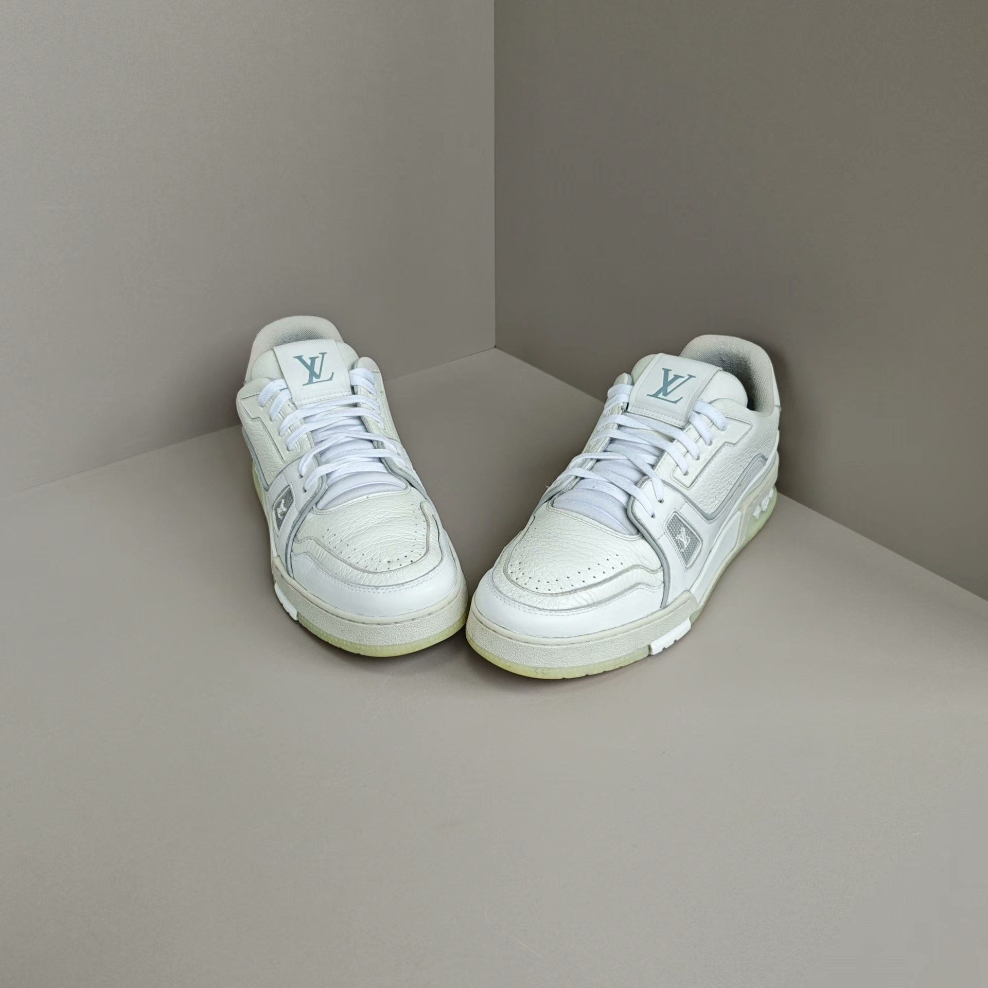 Louis Vuitton Louis Vuitton Training White Lowtop Sneakers 8 Men Size US 8 / EU 41 - 2 Thumbnail