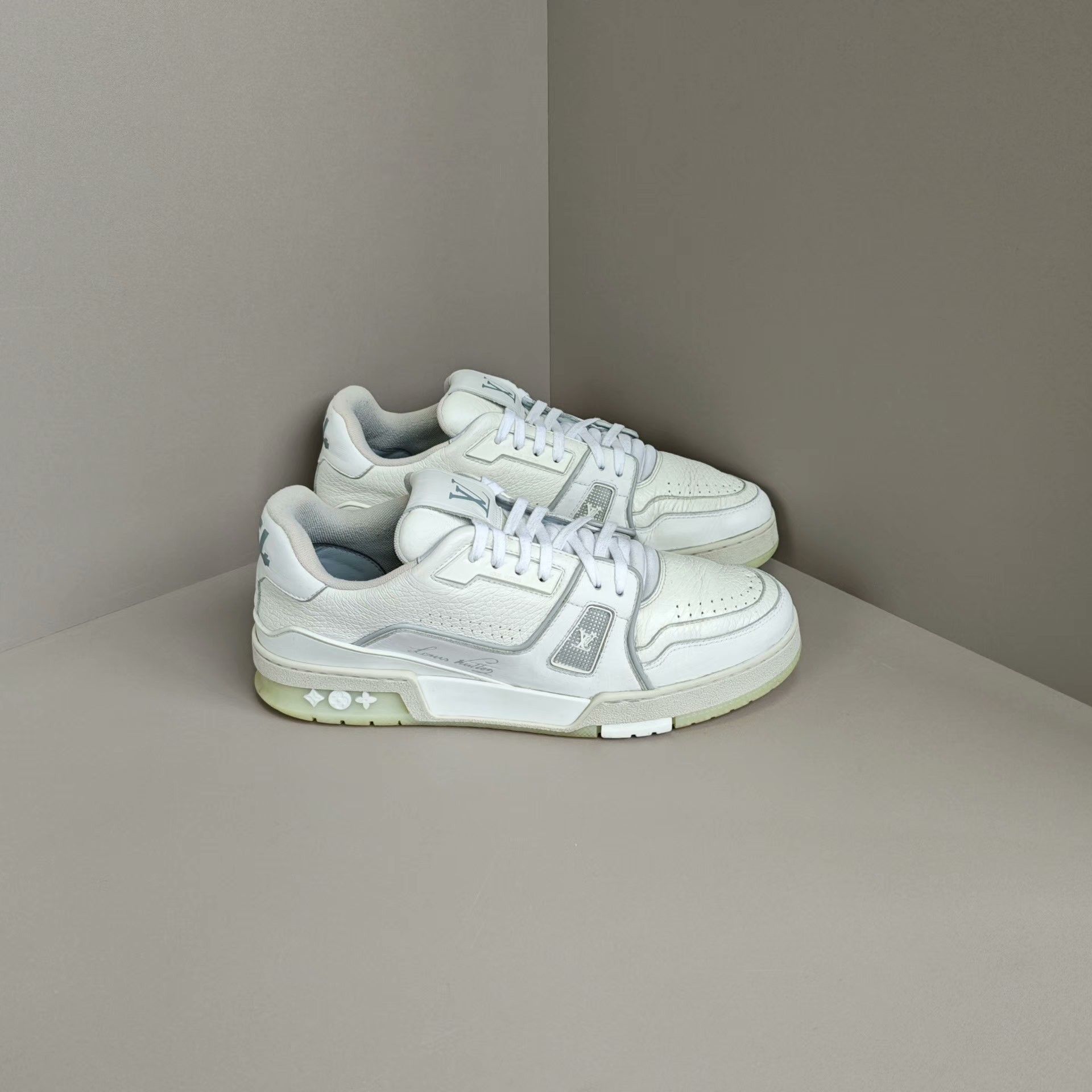 Louis Vuitton Louis Vuitton Training White Lowtop Sneakers 8 Men Size US 8 / EU 41 - 4 Thumbnail