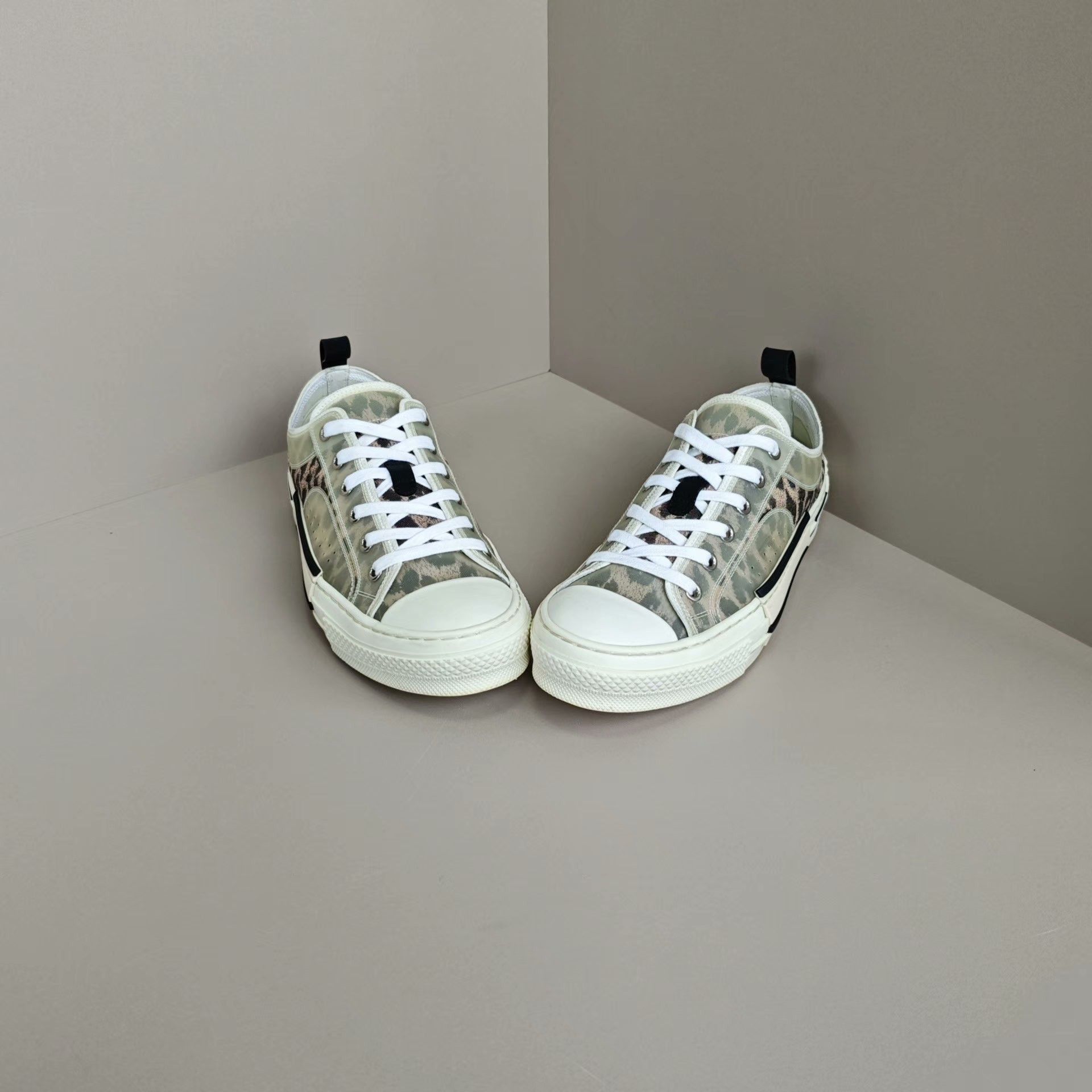 Dior Dior Animal Print Brown Lowtop Sneakers 7 Men Size US 7 / EU 40 - 2 Thumbnail