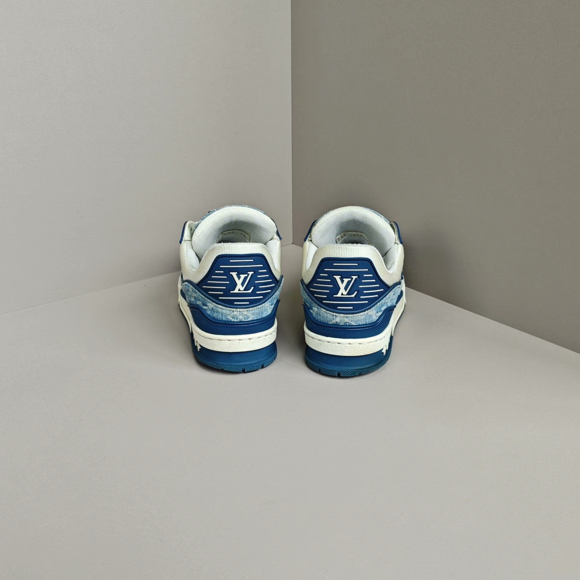 Louis Vuitton Louis Vuitton Training Denim Blue Lowtop Sneakers 6 Men Size US 6 / EU 39 - 3 Thumbnail