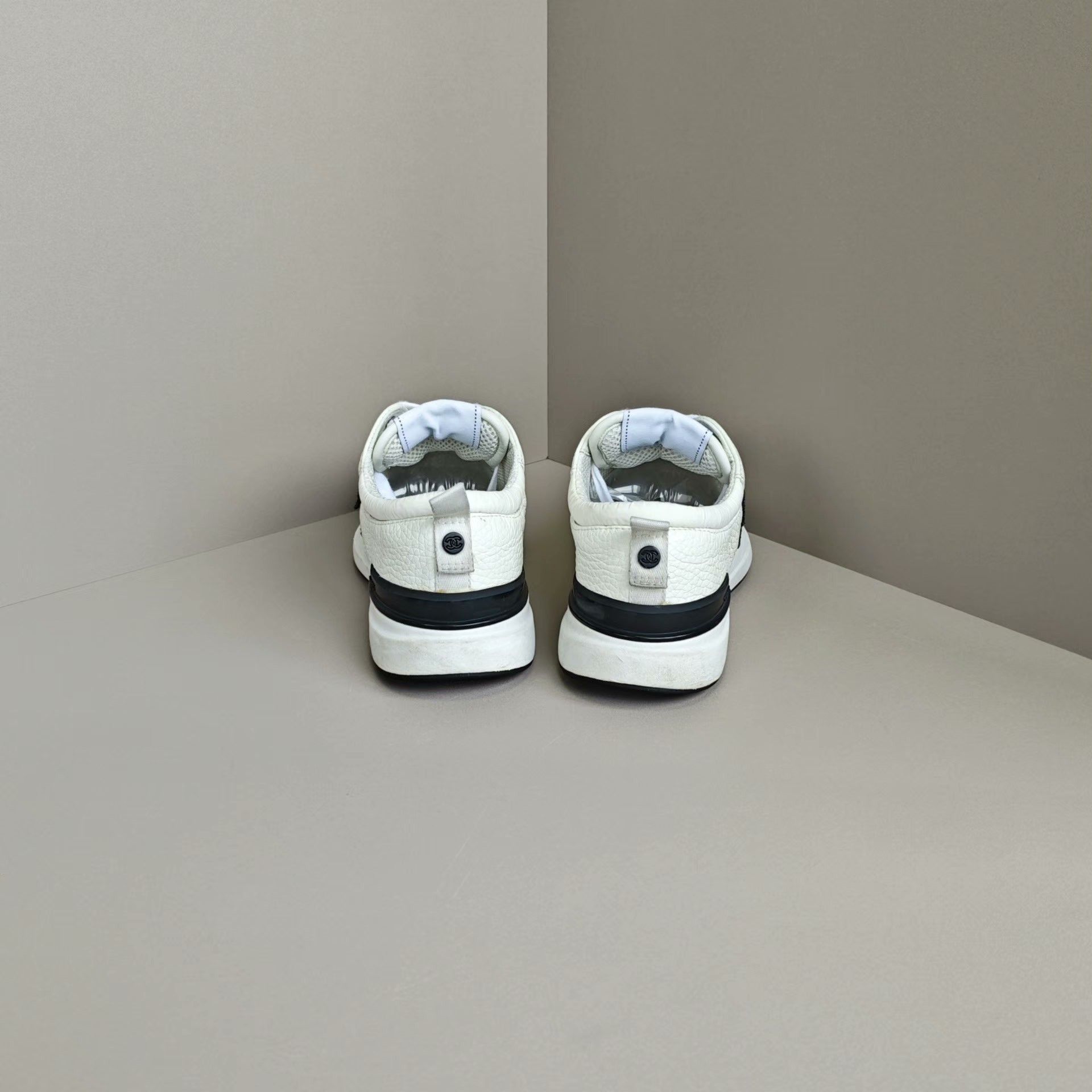 Chanel Chanel Casual Lowtop Sneakers us_7 Women Size US 7 / IT 37 - 3 Thumbnail