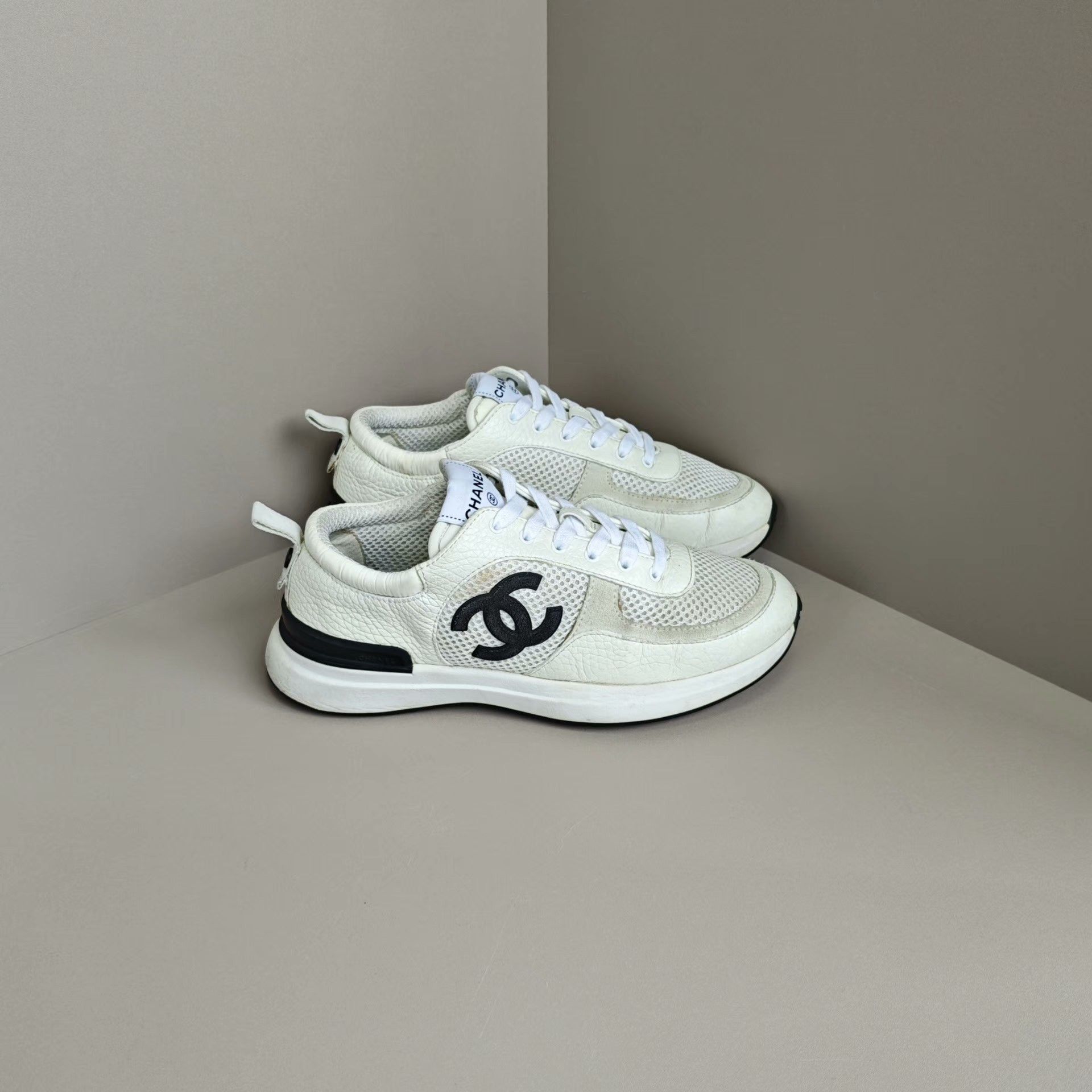 Chanel Chanel Casual Lowtop Sneakers us_7 Women Size US 7 / IT 37 - 4 Thumbnail
