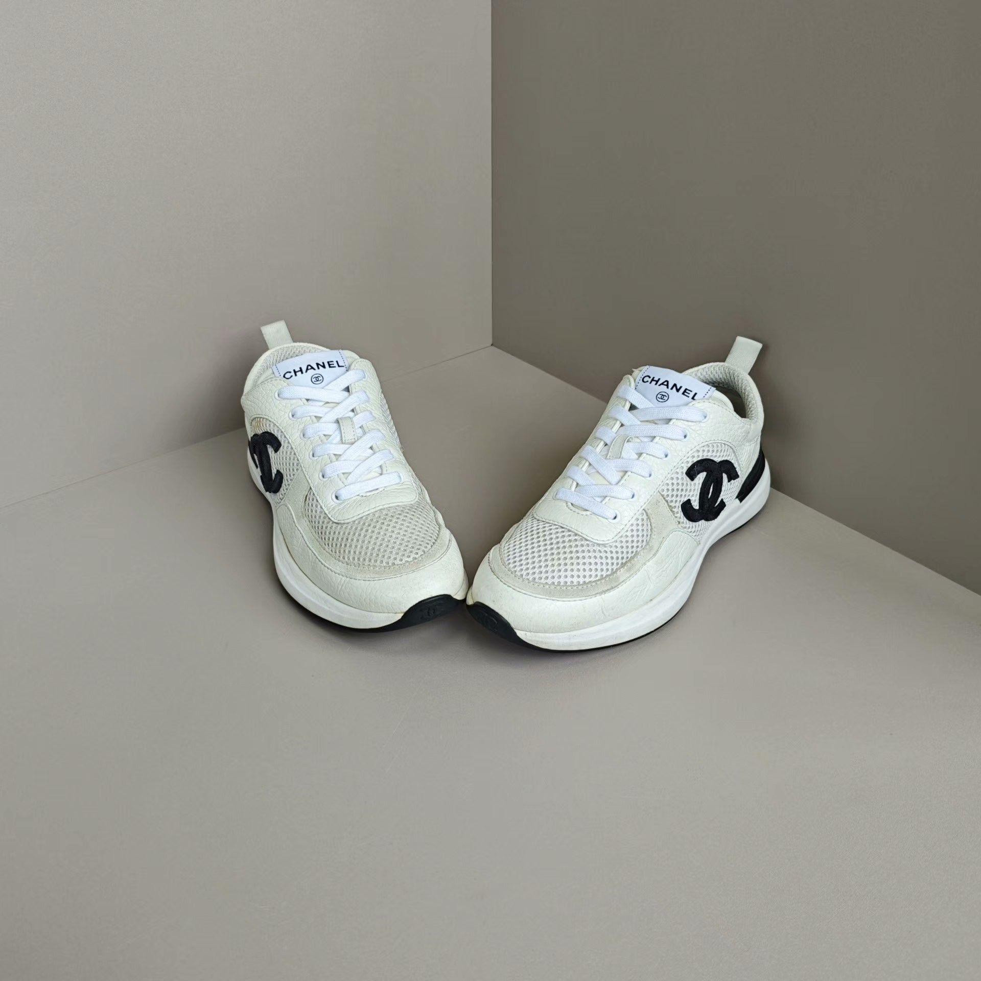 Chanel Chanel Casual Lowtop Sneakers us_7 Women Size US 7 / IT 37 - 2 Thumbnail