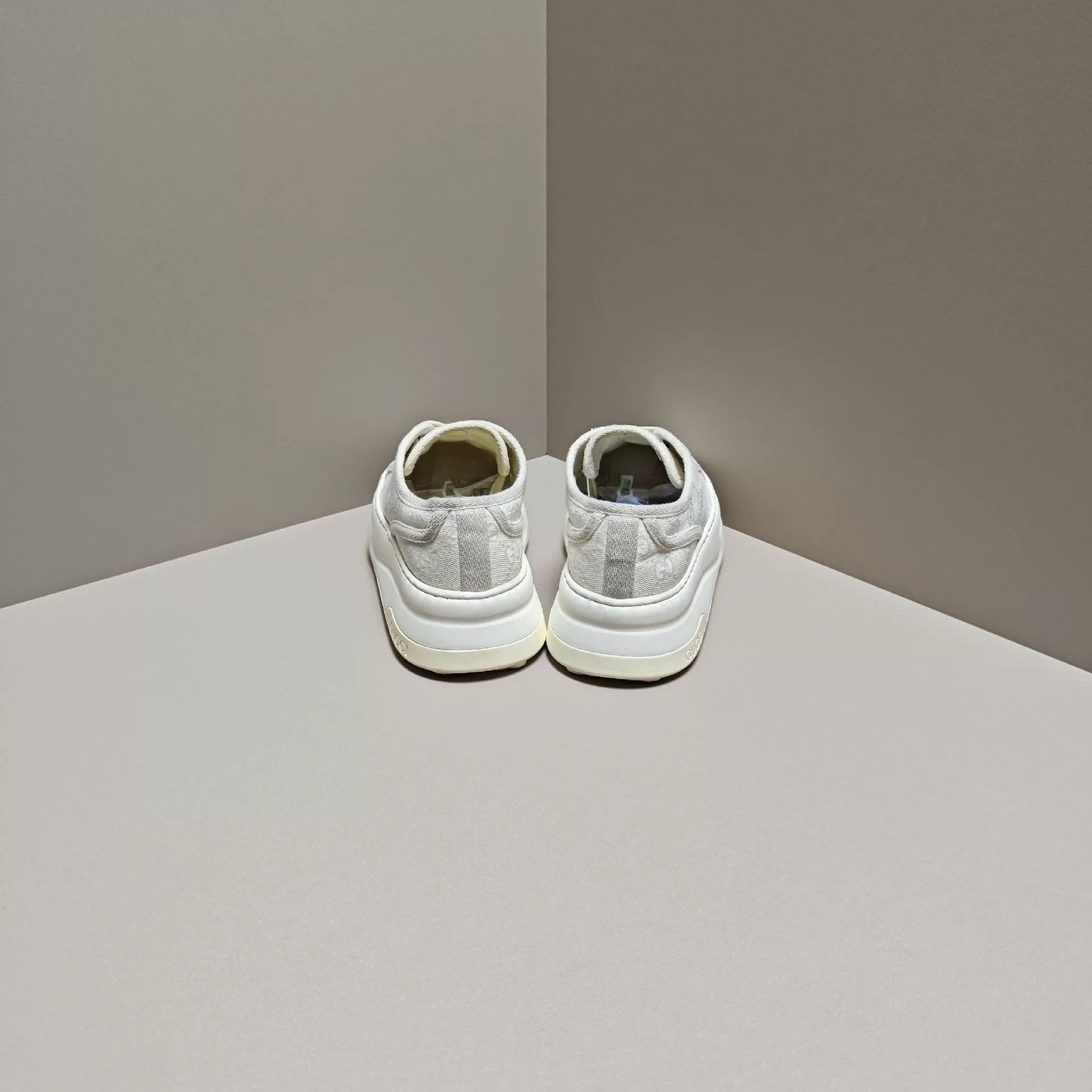 Gucci Gucci Lowtop Sneakers us_7 Women Size US 7 / IT 37 - 3 Thumbnail