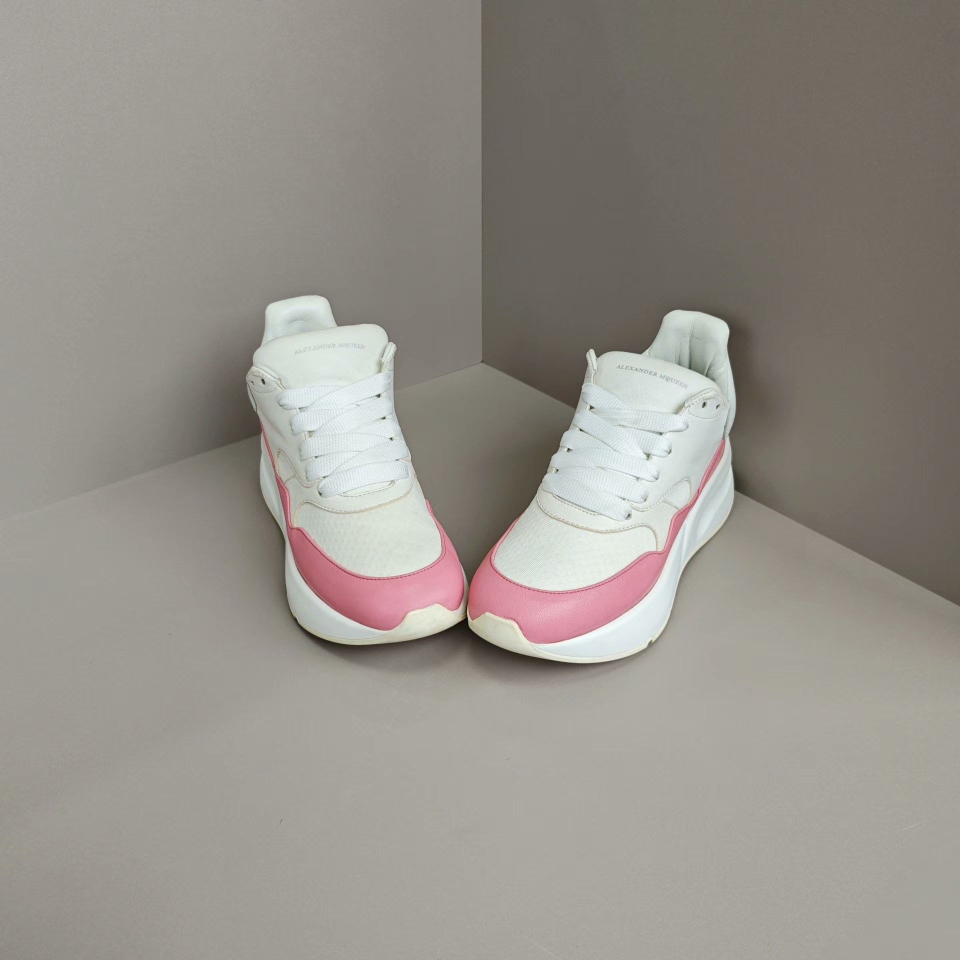 Alexander McQueen Alexander McQueen Running Lowtop Sneakers us_8 Women Size US 8 / IT 38 - 2 Thumbnail