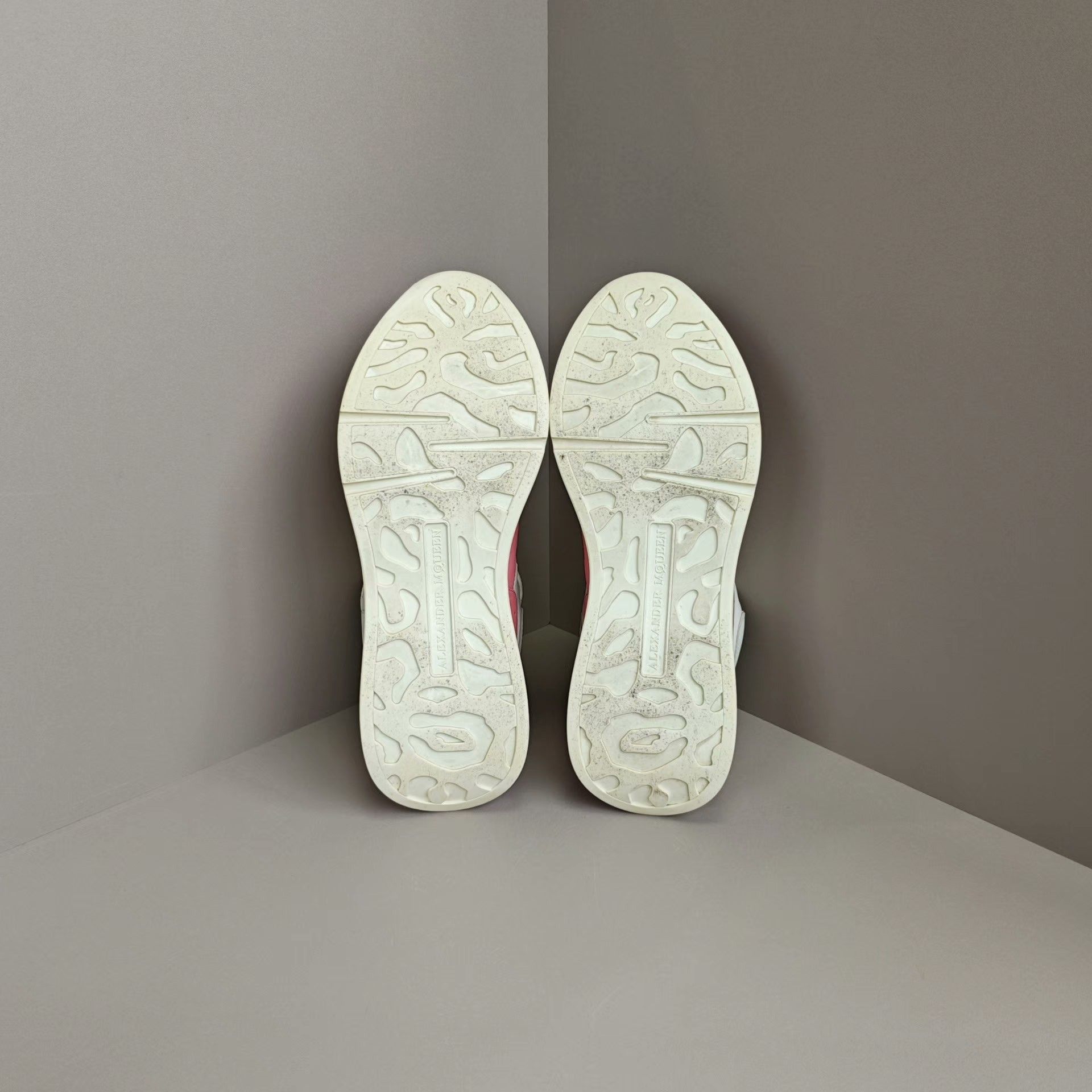 Alexander McQueen Alexander McQueen Running Lowtop Sneakers us_8 Women Size US 8 / IT 38 - 5 Thumbnail