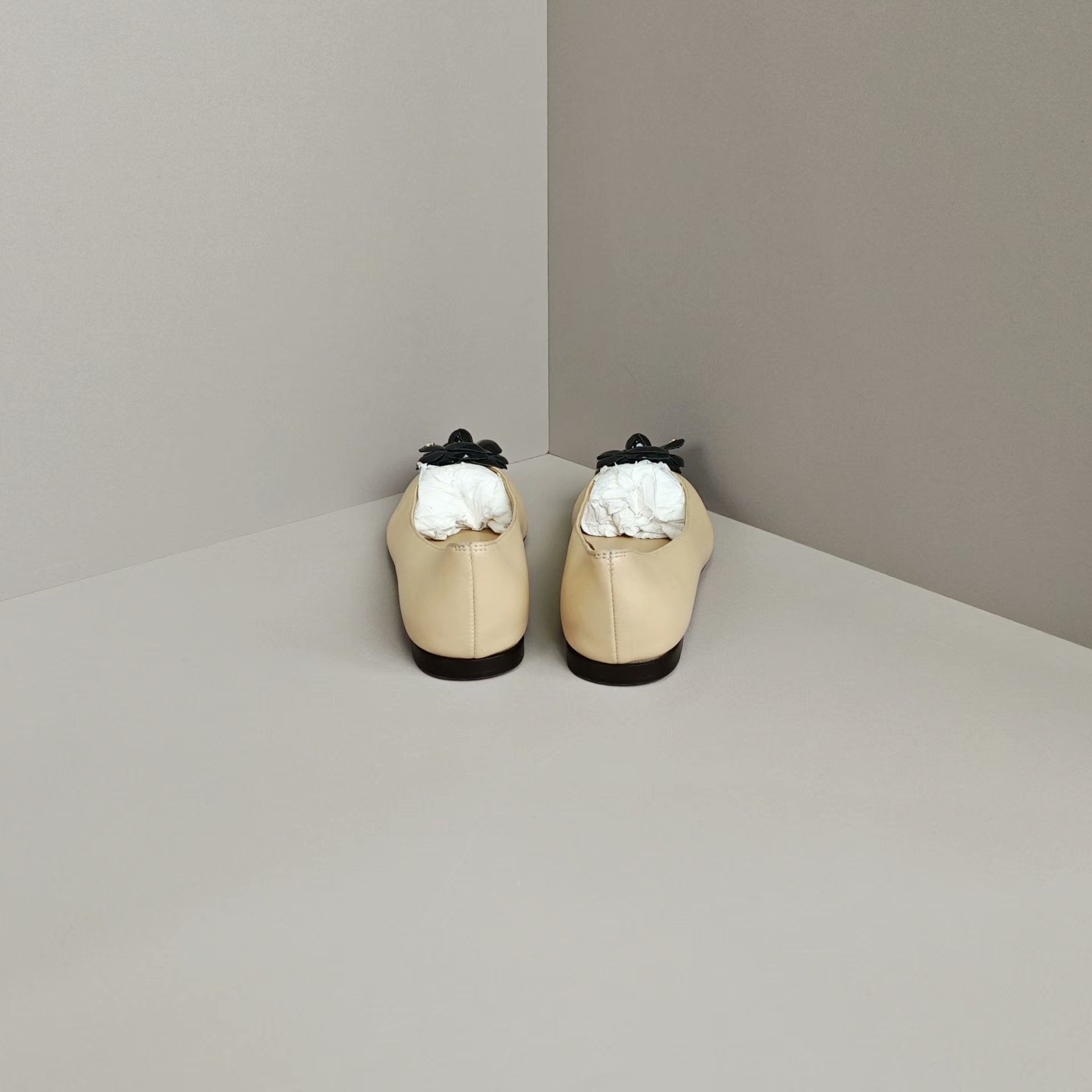 Chanel Chanel Lowtop Sneakers us_5 Women Size US 5 / IT 35 - 3 Thumbnail