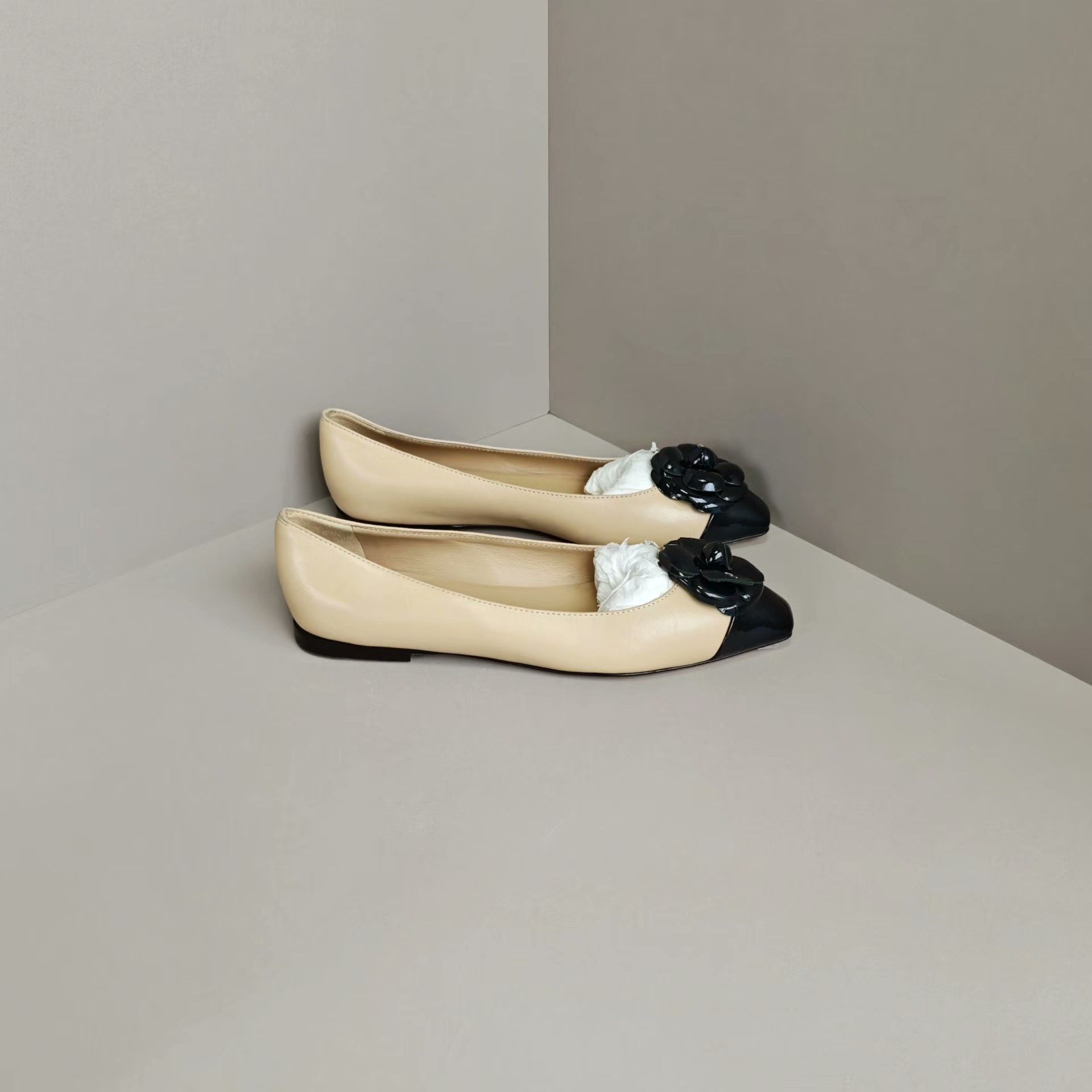 Chanel Chanel Lowtop Sneakers us_5 Women Size US 5 / IT 35 - 4 Thumbnail