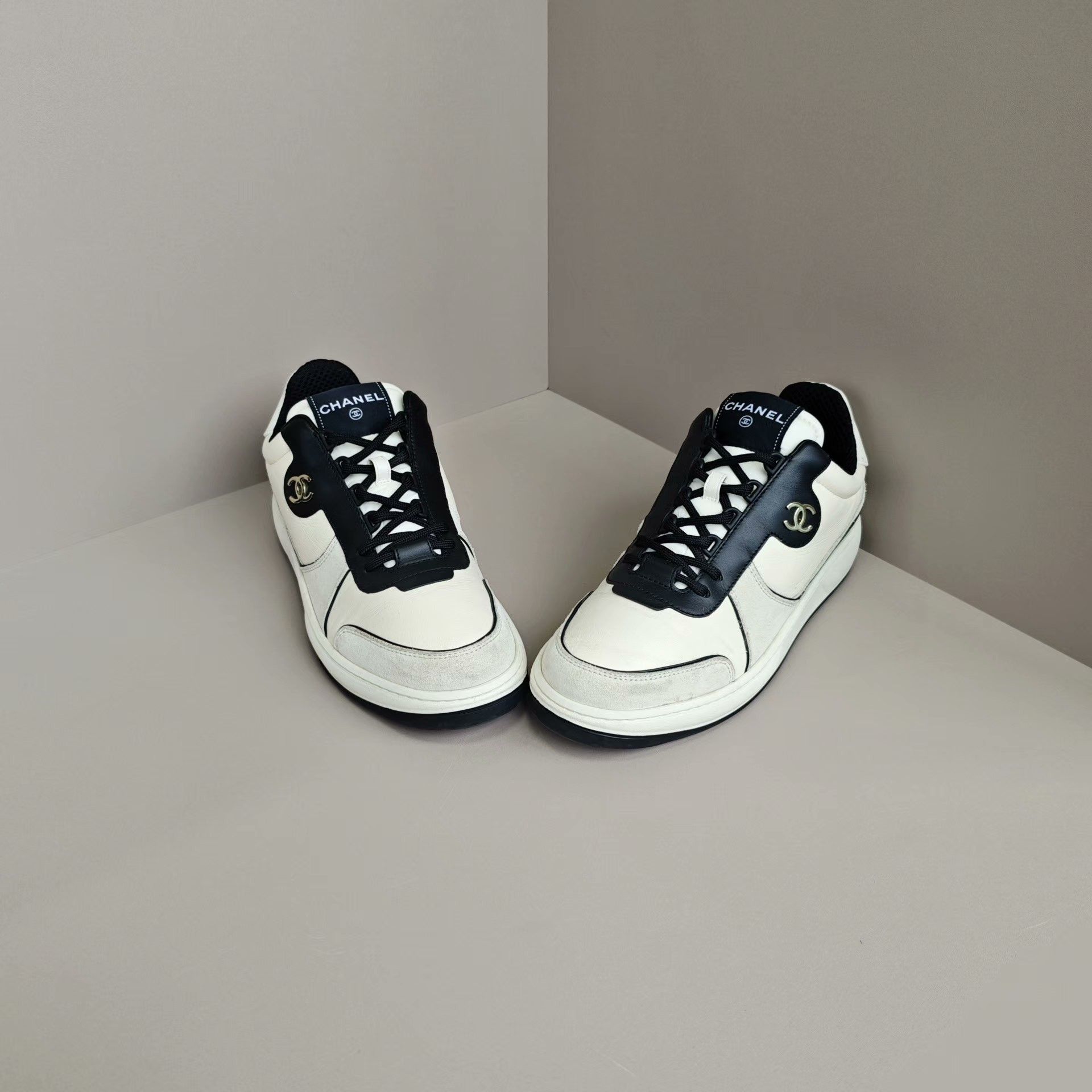 Chanel Chanel Silver Lowtop Sneakers 7 Men Size US 7 / EU 40 - 2 Thumbnail