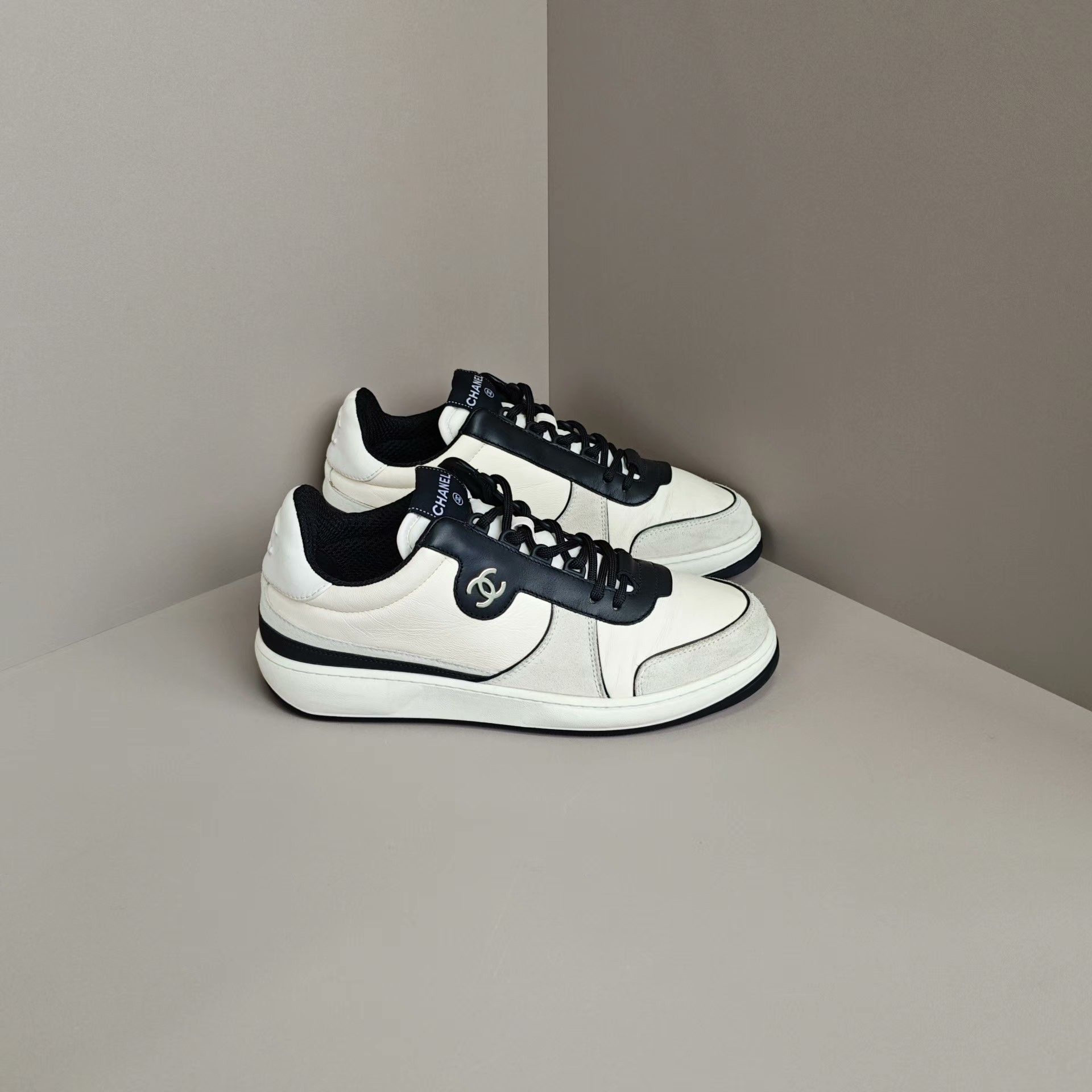 Chanel Chanel Silver Lowtop Sneakers 7 Men Size US 7 / EU 40 - 4 Thumbnail