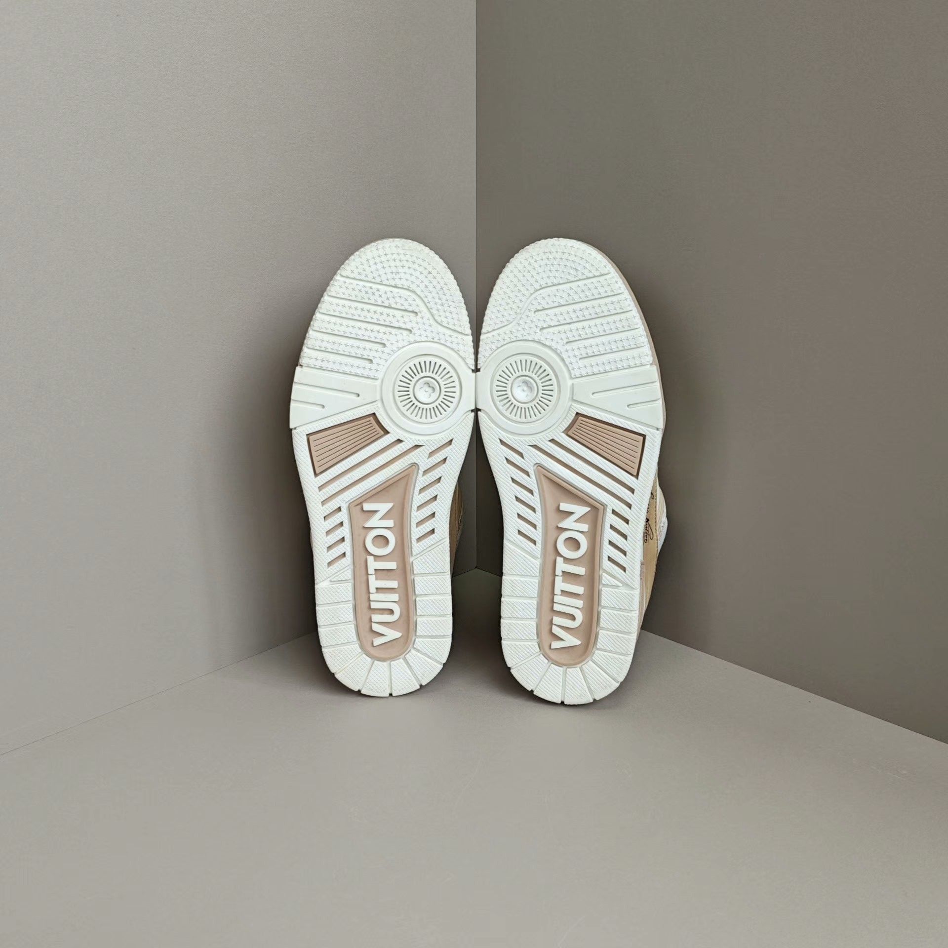 Louis Vuitton Louis Vuitton Training Pink Lowtop Sneakers us_6 Women Size US 6 / IT 36 - 5 Thumbnail