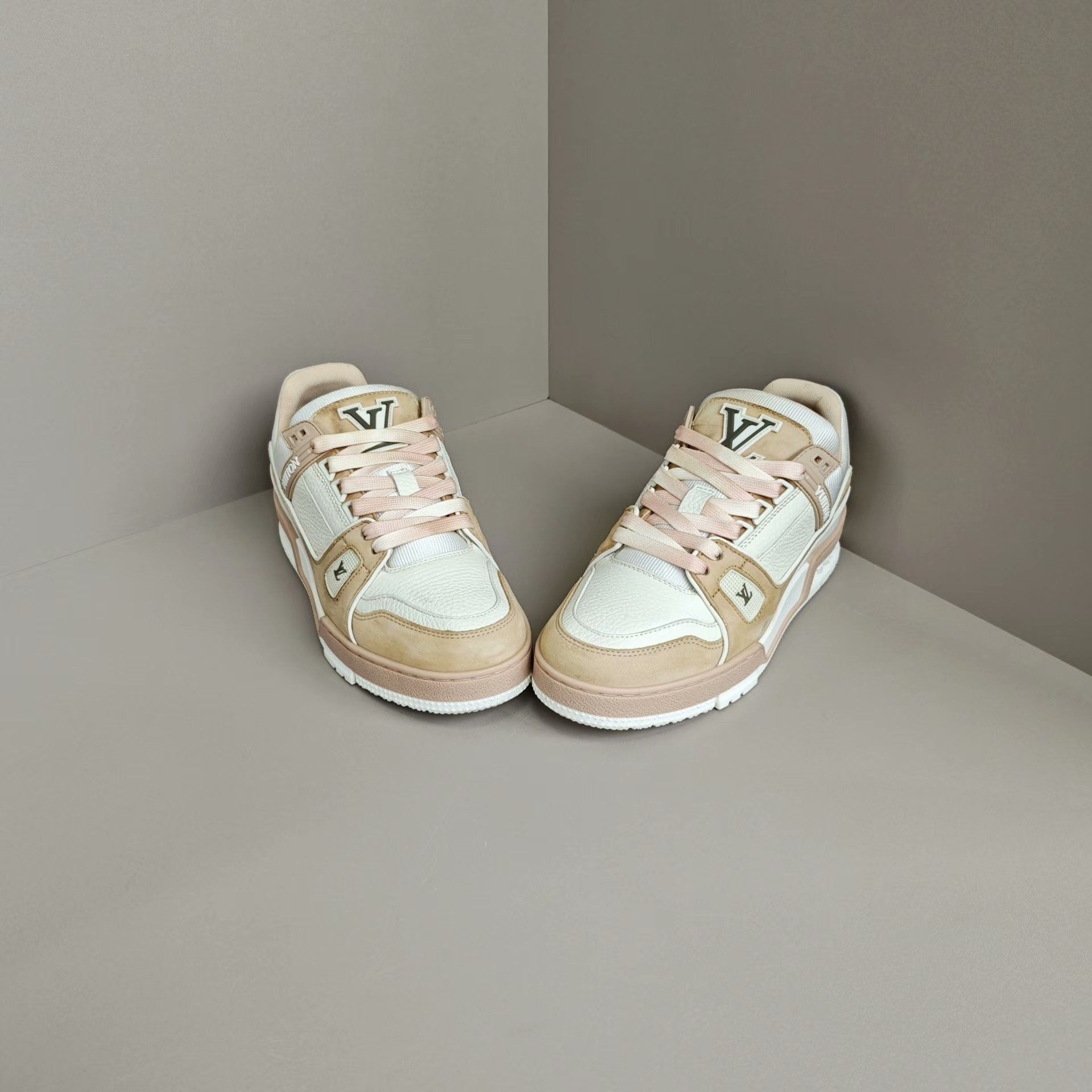 Louis Vuitton Louis Vuitton Training Pink Lowtop Sneakers us_6 Women Size US 6 / IT 36 - 2 Thumbnail