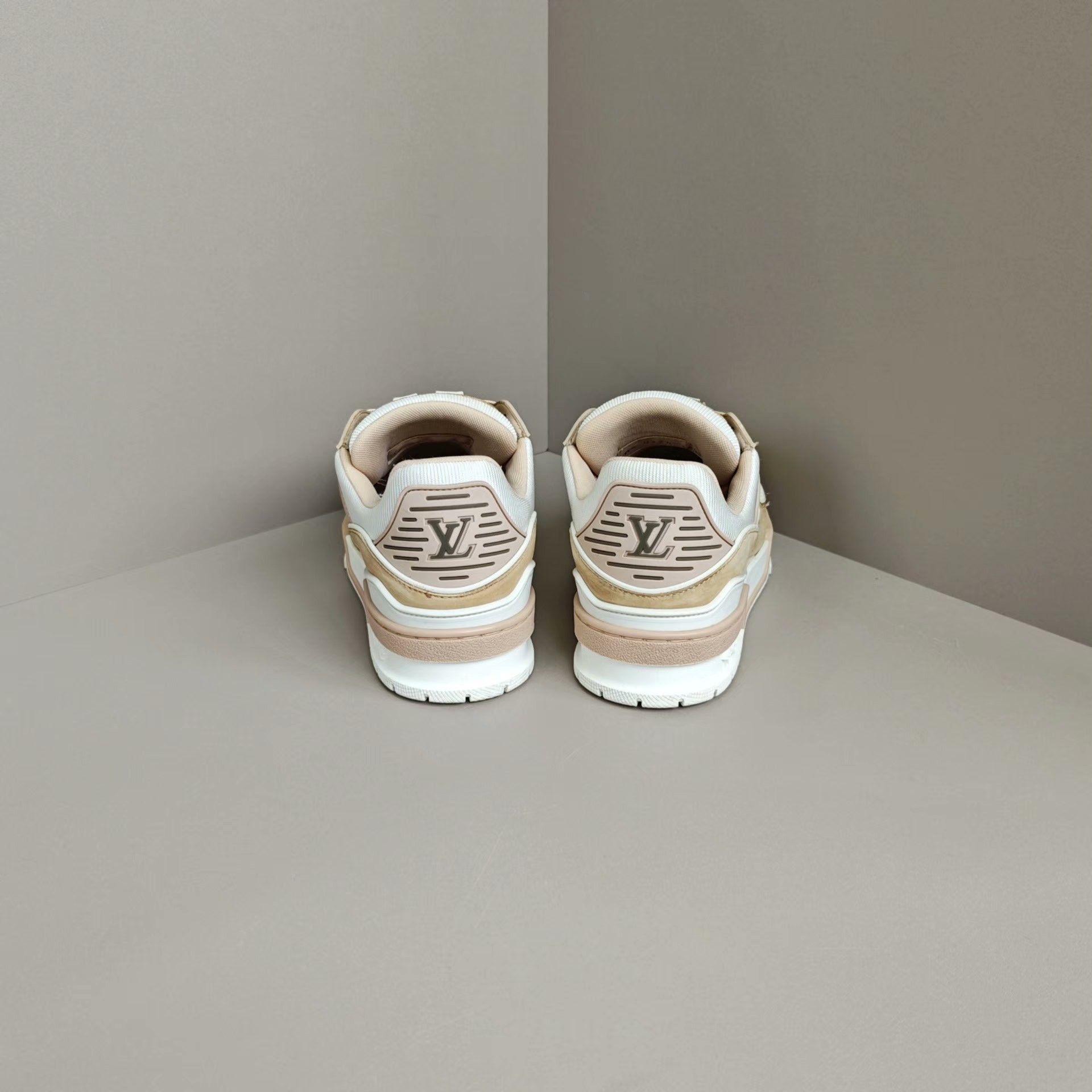 Louis Vuitton Louis Vuitton Training Pink Lowtop Sneakers us_6 Women Size US 6 / IT 36 - 3 Thumbnail