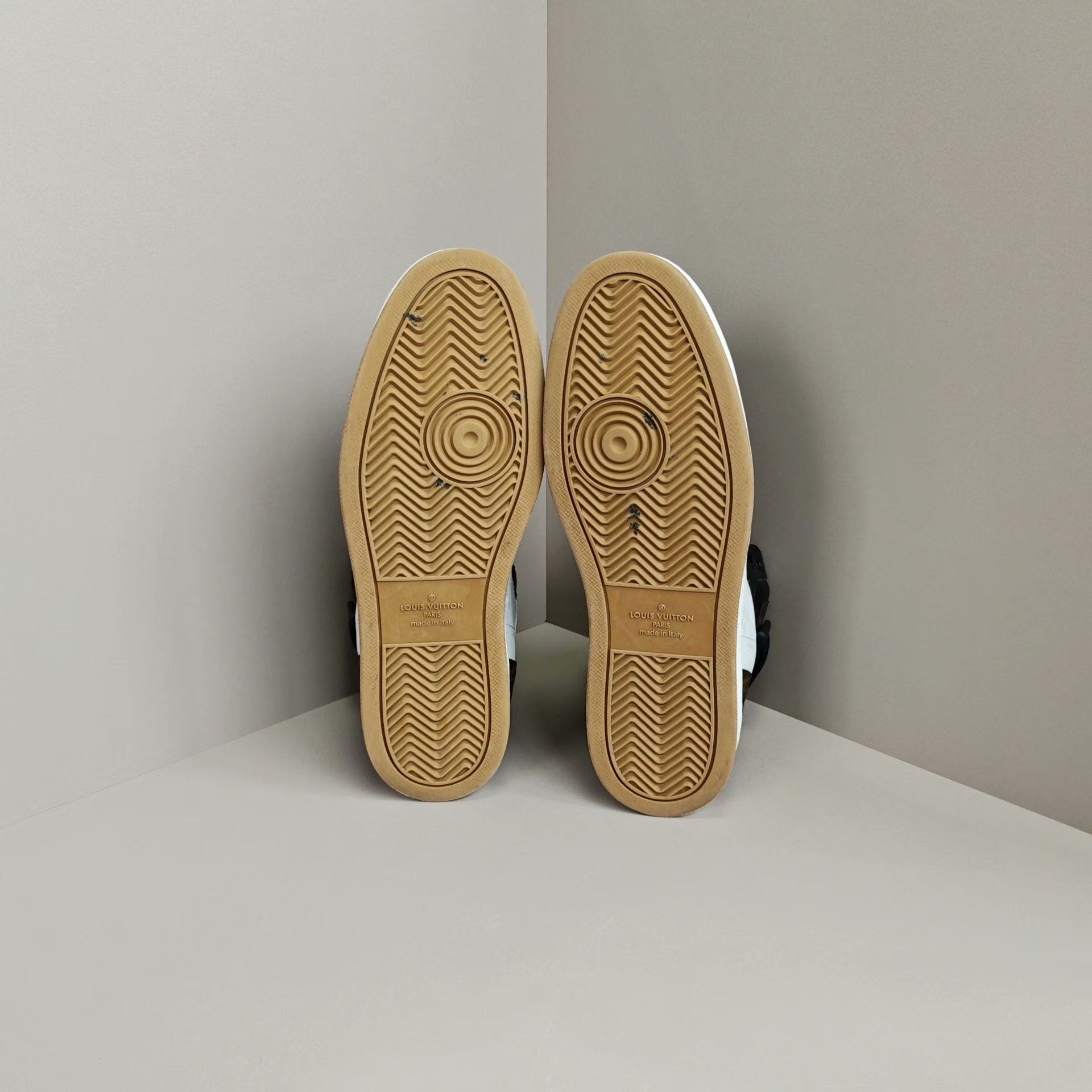 Louis Vuitton Louis Vuitton Hitop Sneakers 11 Men Size US 11 / EU 44 - 5 Thumbnail