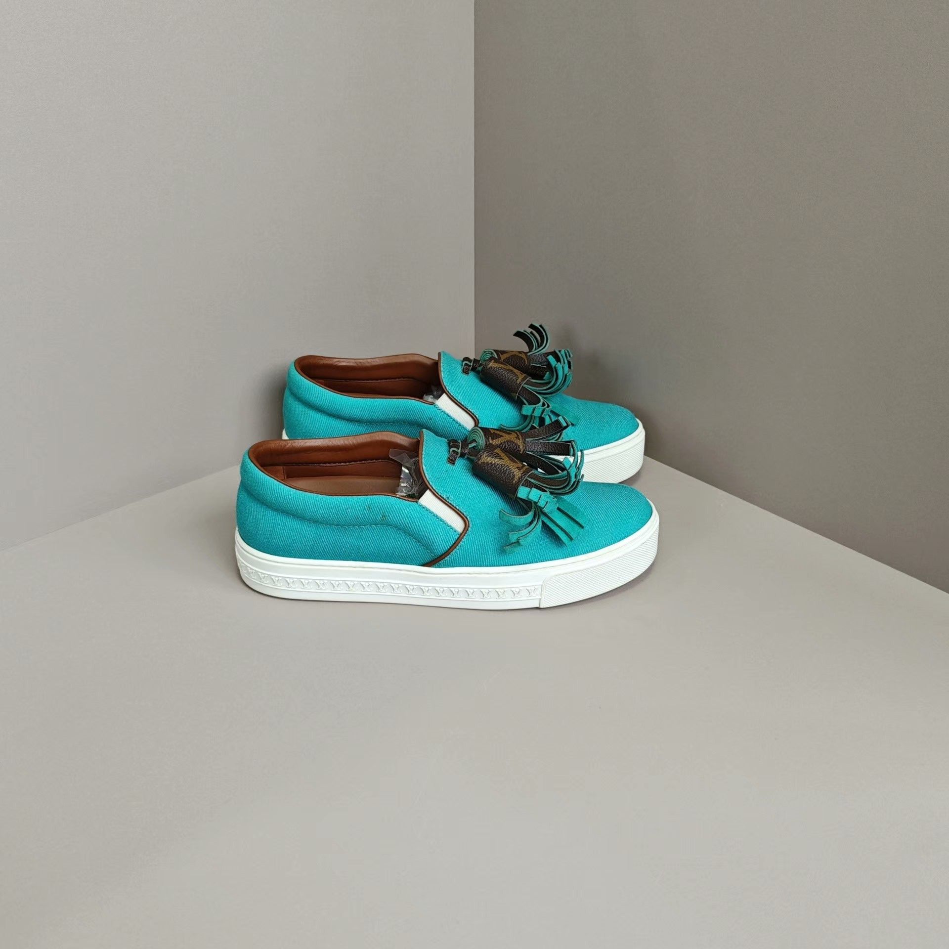 Louis Vuitton Louis Vuitton Lowtop Sneakers us_6 Women Size US 6 / IT 36 - 4 Thumbnail
