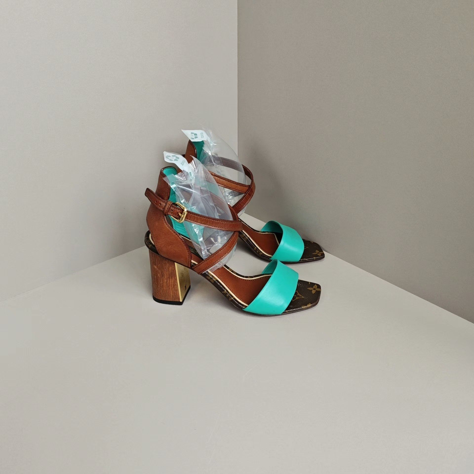 Louis Vuitton Louis Vuitton Sandals us_6 Women Size US 6 / IT 36 - 4 Thumbnail