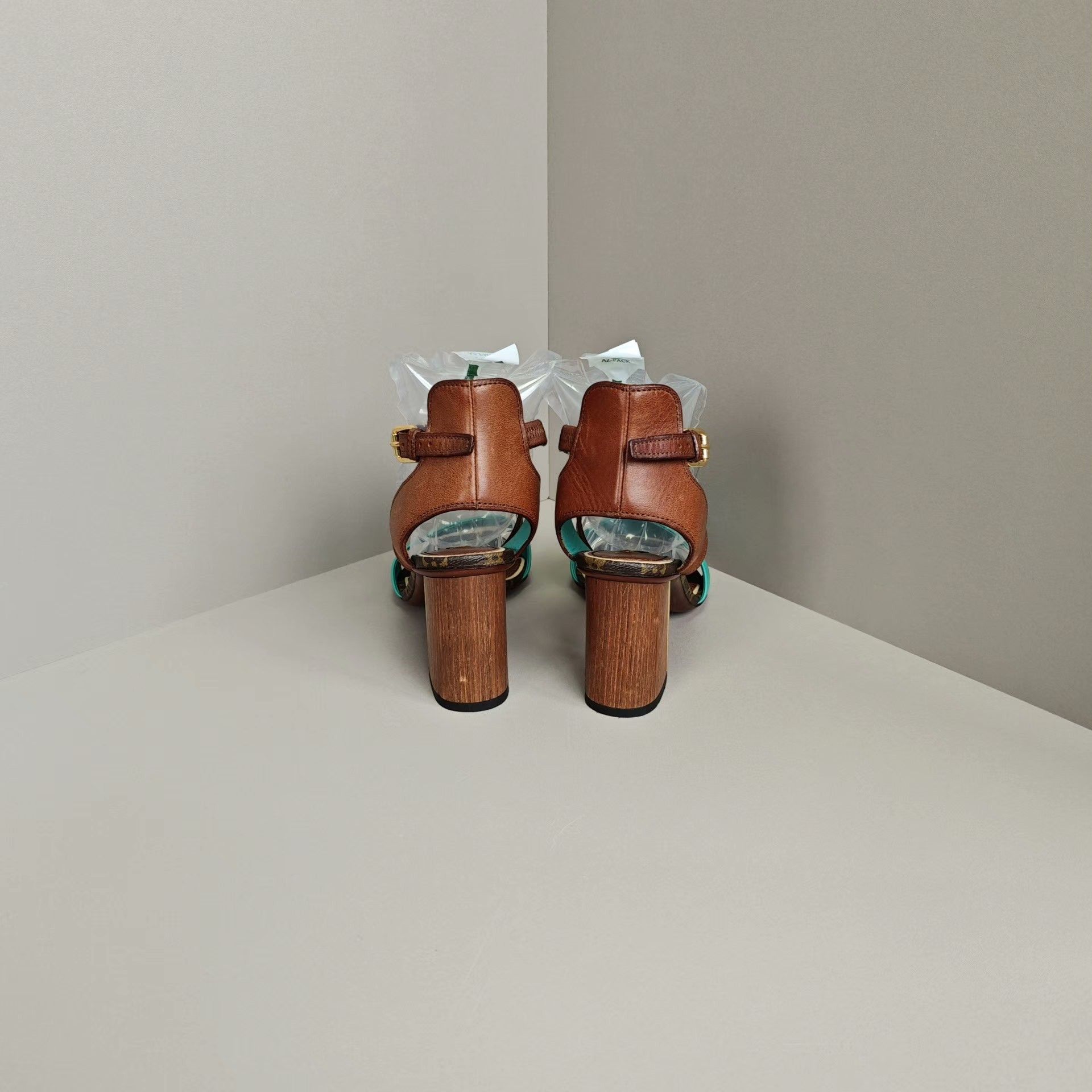 Louis Vuitton Louis Vuitton Sandals us_6 Women Size US 6 / IT 36 - 3 Thumbnail