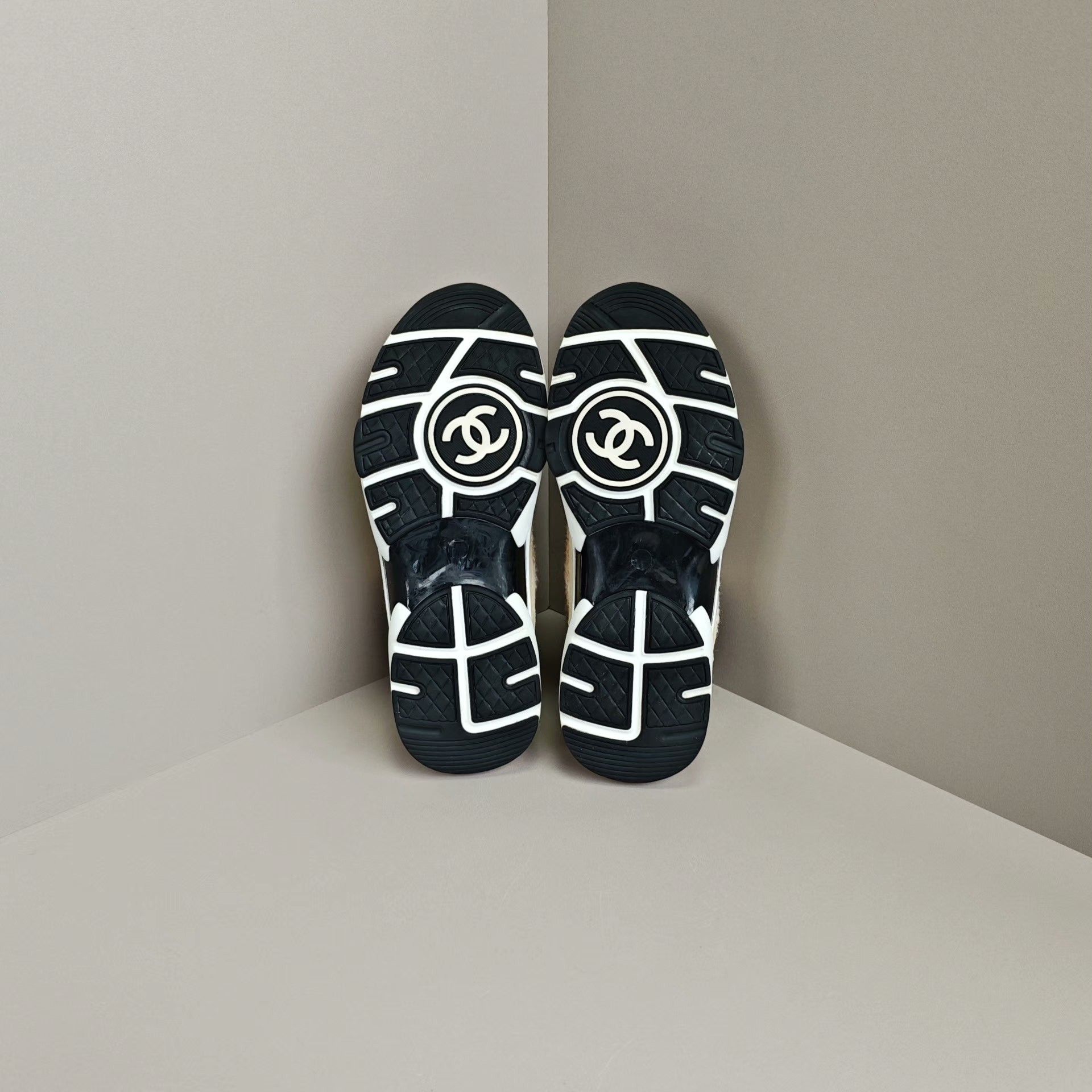 Chanel Chanel Casual Lowtop Sneakers us_5 Women Size US 5 / IT 35 - 5 Thumbnail