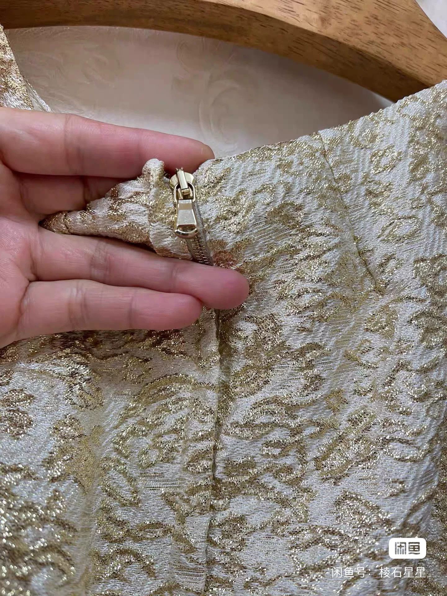 Dolce & Gabbana Dolce & Gabbana Gold Embossed Runway Dress Size M / US 6-8 / IT 42-44 - 4 Thumbnail