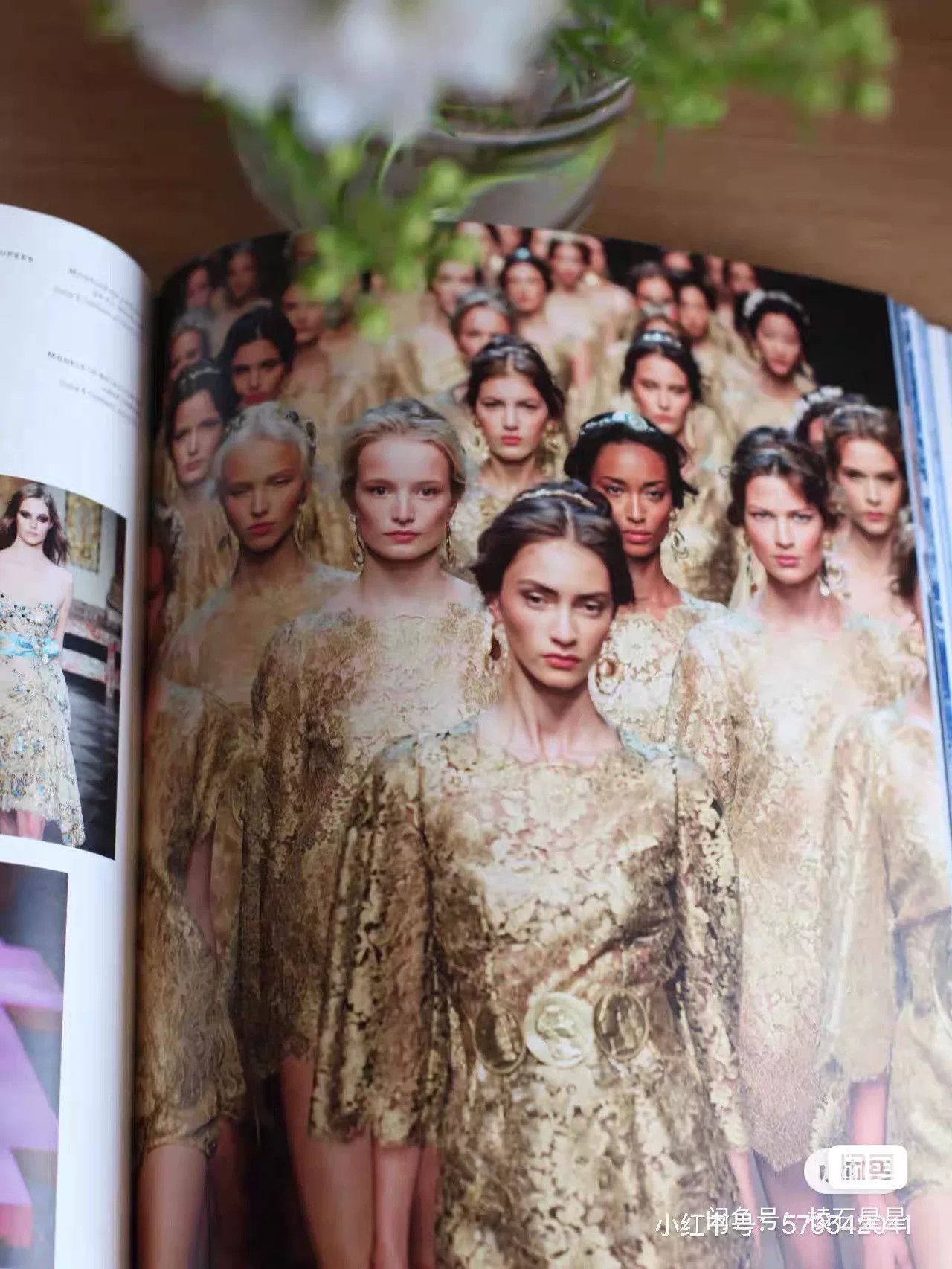 Dolce & Gabbana Dolce & Gabbana Gold Embossed Runway Dress Size M / US 6-8 / IT 42-44 - 3 Thumbnail