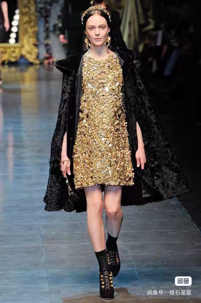 Dolce & Gabbana Dolce & Gabbana Gold Embossed Runway Dress Size M / US 6-8 / IT 42-44 - 5 Thumbnail