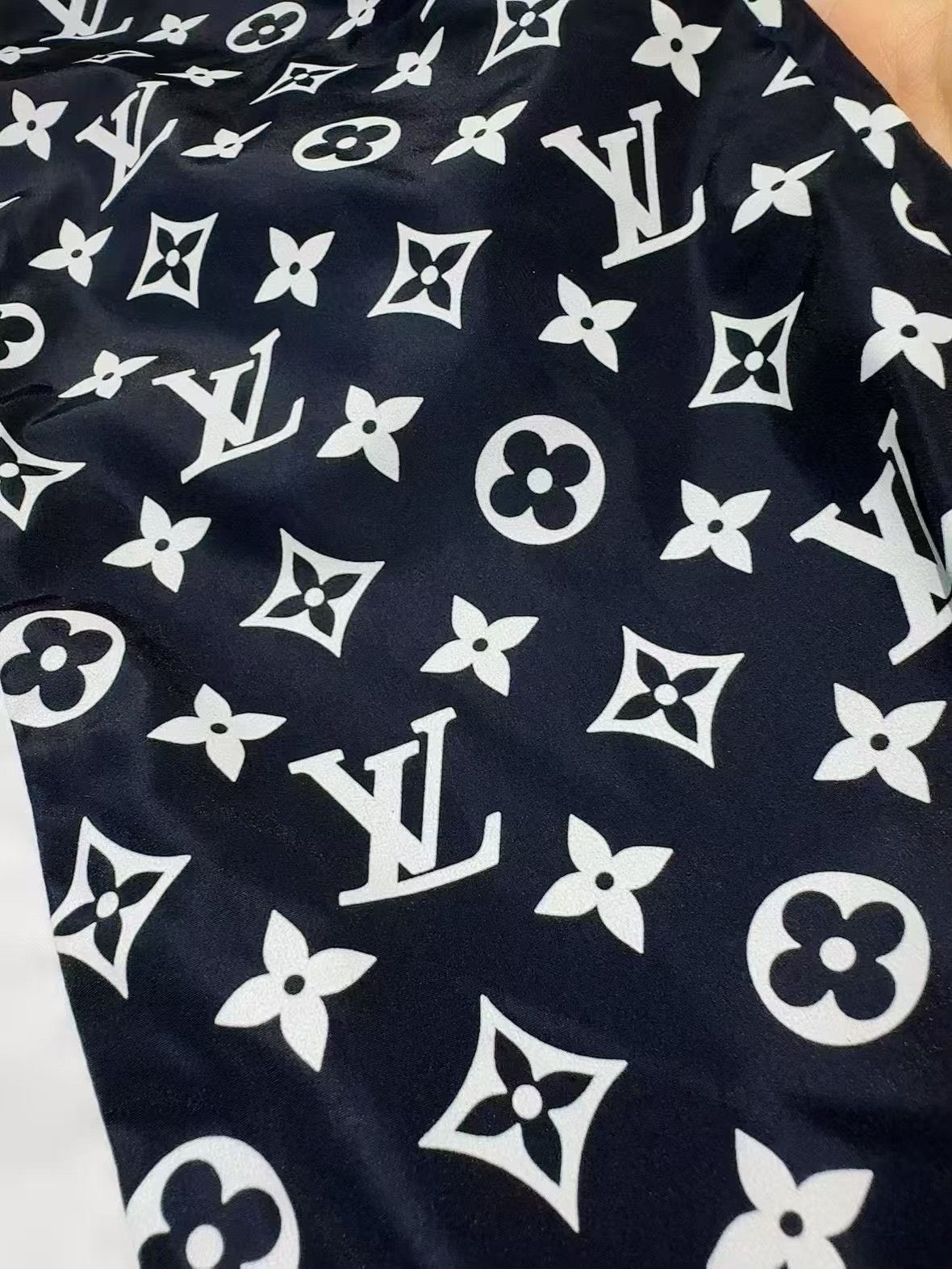 Louis Vuitton Louis Vuitton SS25 Logo Track Pants Size US M / EU 48-50 / 2 - 3 Thumbnail