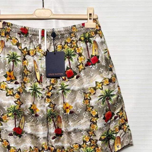 Louis Vuitton LV 2024 Beach Print Shorts Size US 31 - 3 Thumbnail
