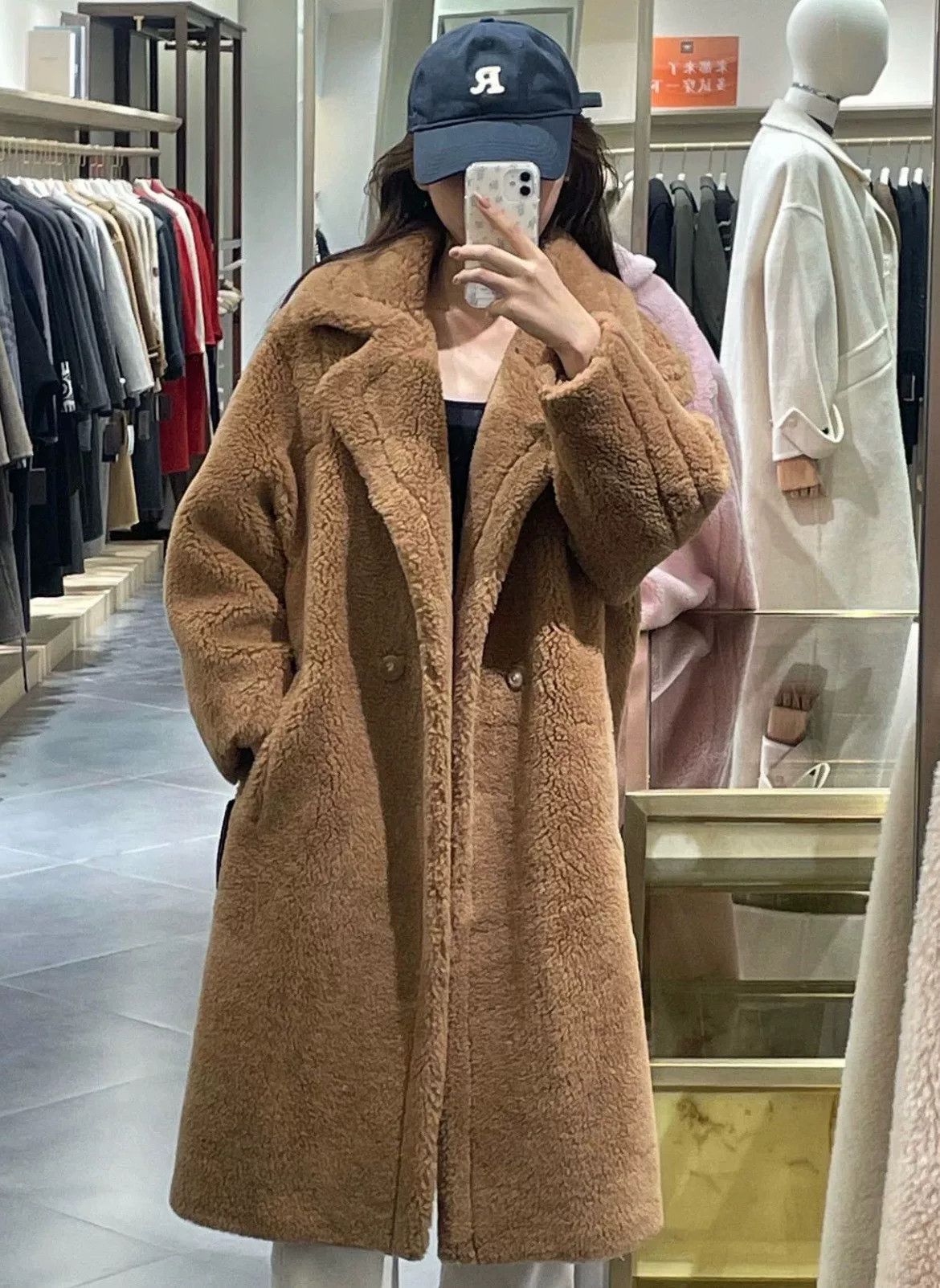 Max Mara MaxMara Teddy Double-Breasted Teddy Coat Size M / US 6-8 / IT 42-44 - 7 Thumbnail