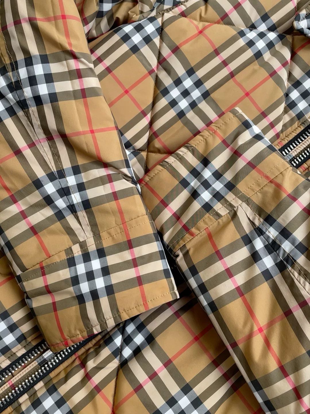 Burberry Burberry Vintage Check Quilted Coat Size M / US 6-8 / IT 42-44 - 3 Thumbnail