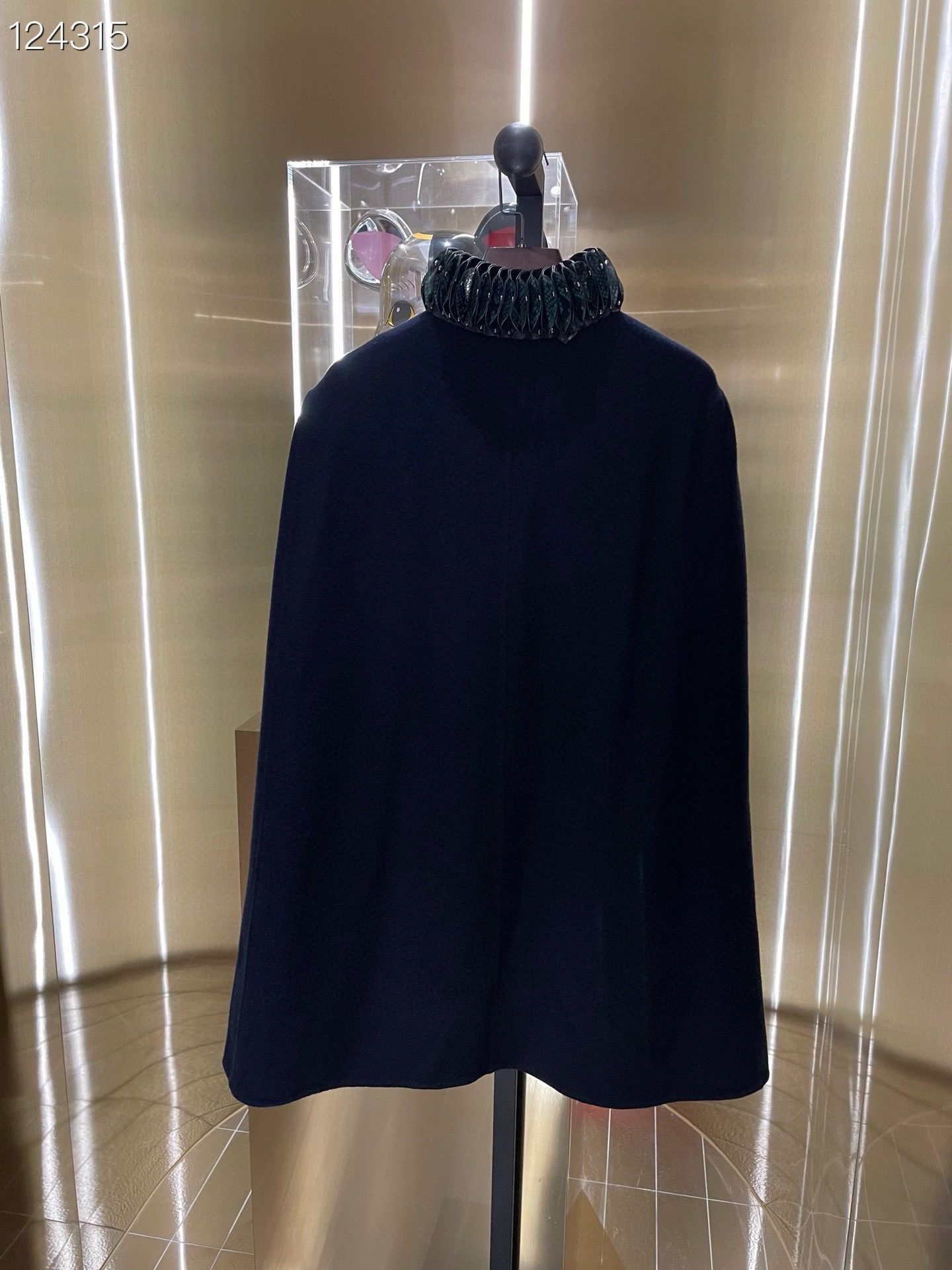 Burberry Burberry Snake Skin Collar Cashmere Cape Size M / US 6-8 / IT 42-44 - 2 Thumbnail