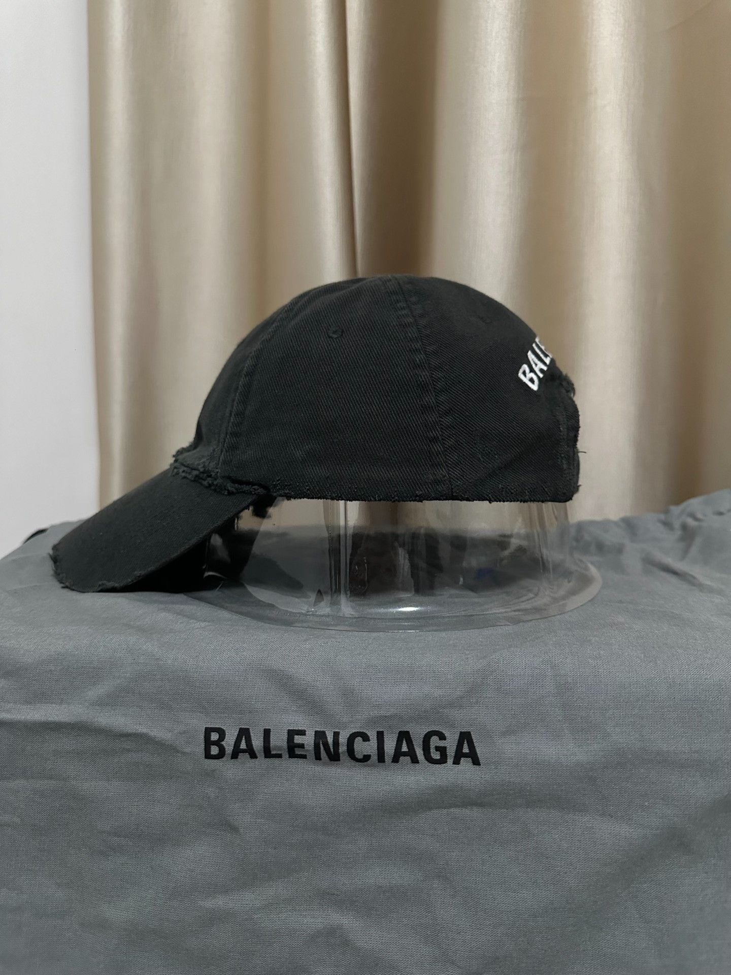 Balenciaga Balenciaga Embroidered Logo Distressed Black Cap Size ONE SIZE - 4 Thumbnail