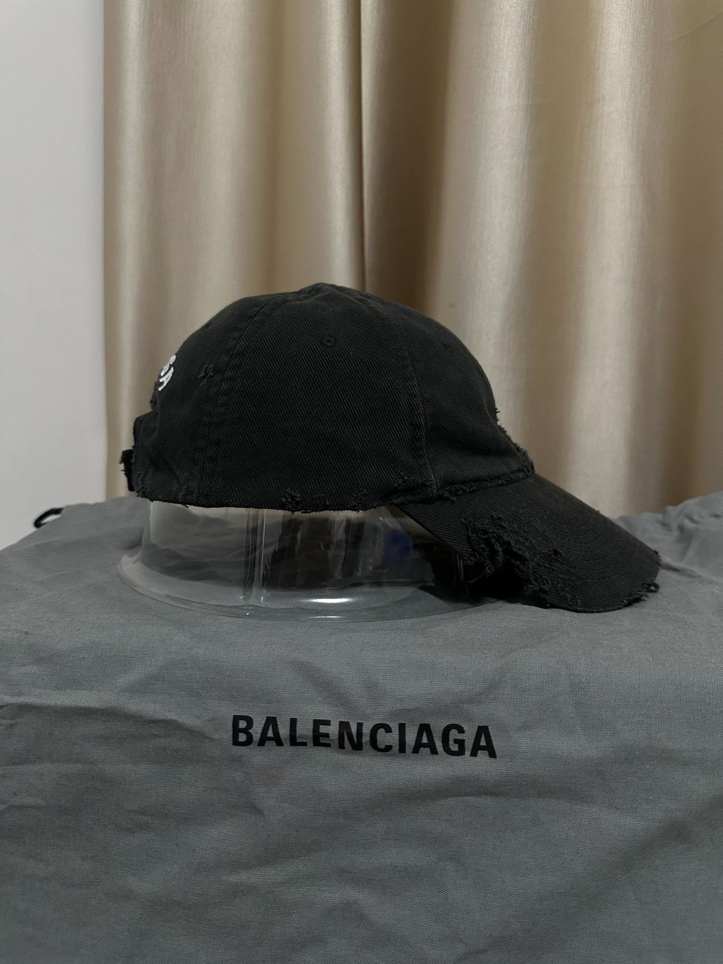 Balenciaga Balenciaga Embroidered Logo Distressed Black Cap Size ONE SIZE - 2 Thumbnail