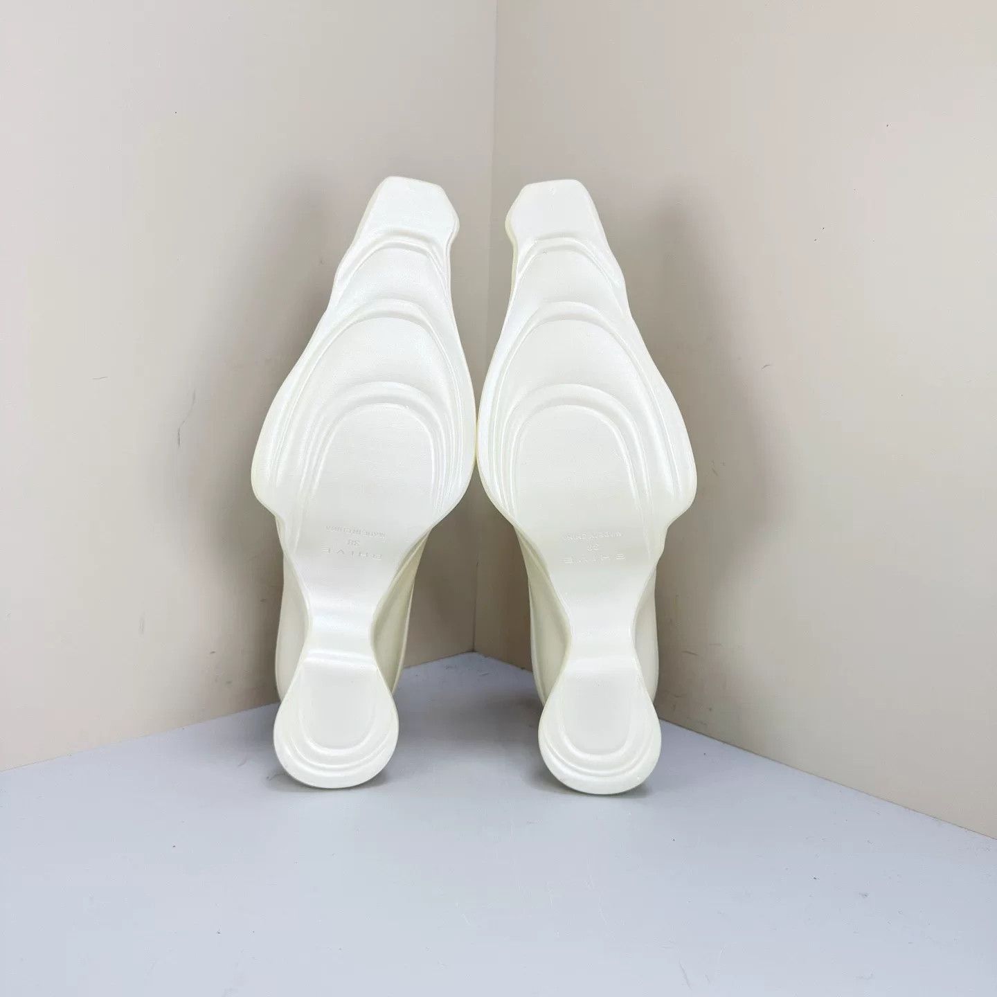 Other BHIVE Pearl White Irregular Mules Size US 7 / IT 37 - 5 Thumbnail