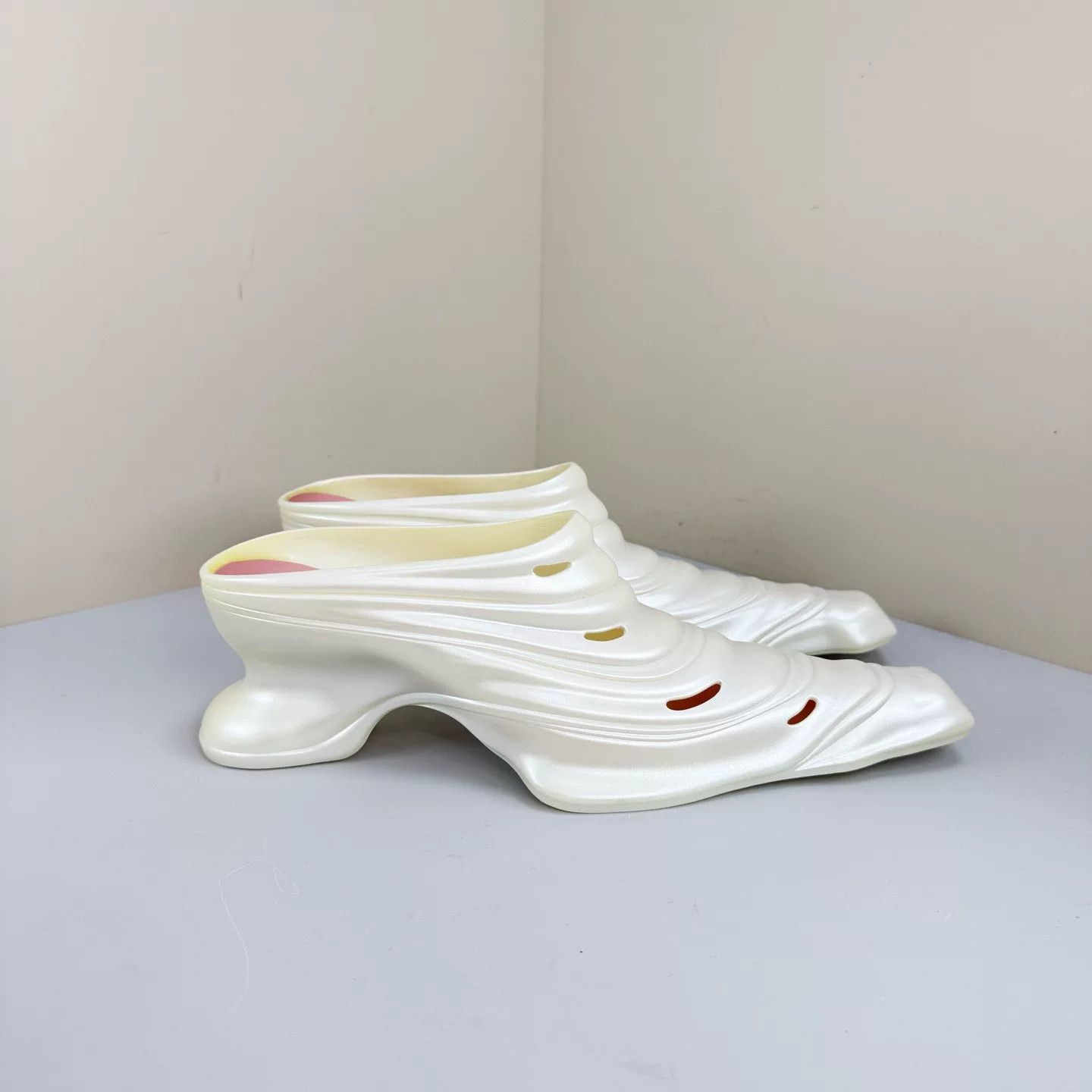 Other BHIVE Pearl White Irregular Mules Size US 7 / IT 37 - 4 Thumbnail