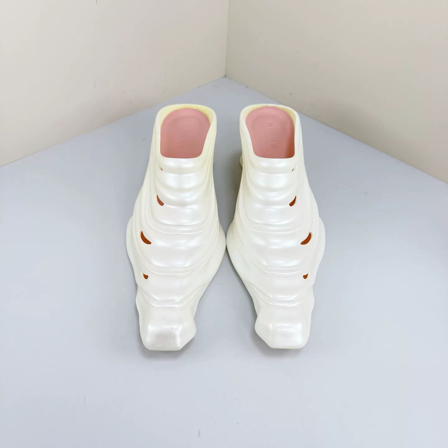 Other BHIVE Pearl White Irregular Mules Size US 7 / IT 37 - 2 Thumbnail