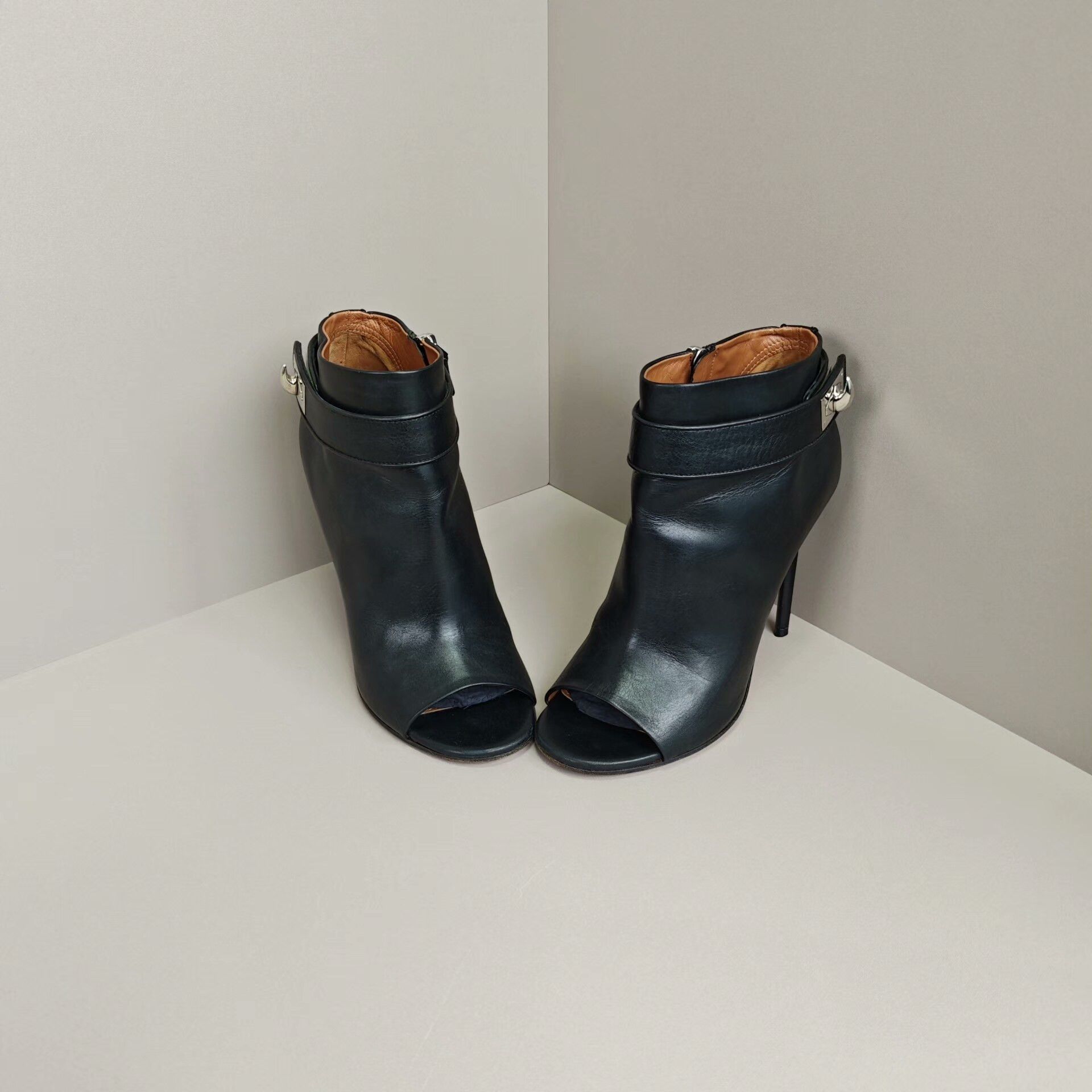Givenchy Givenchy Boots us_7 Women Size US 7 / IT 37 - 2 Thumbnail