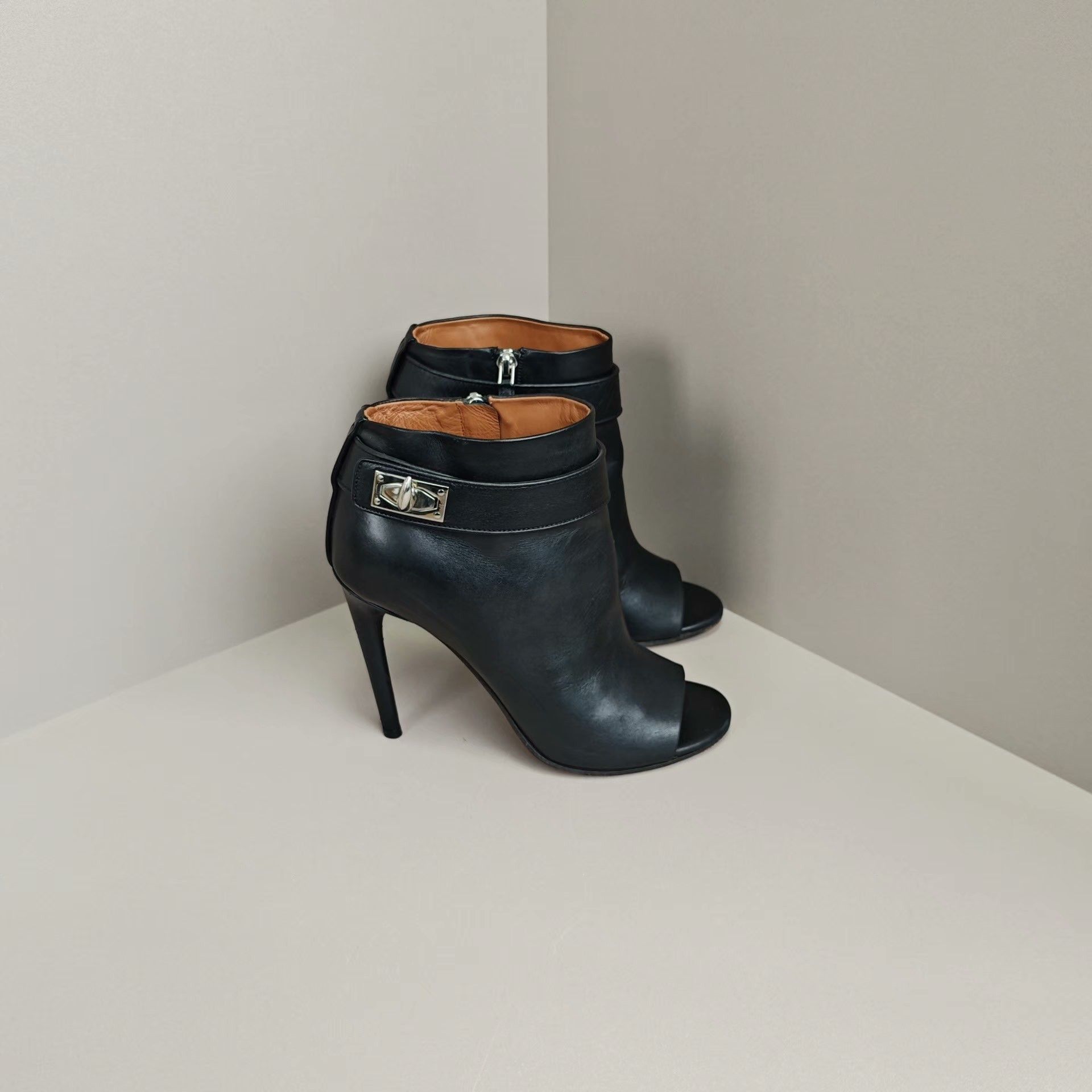 Givenchy Givenchy Boots us_7 Women Size US 7 / IT 37 - 4 Thumbnail