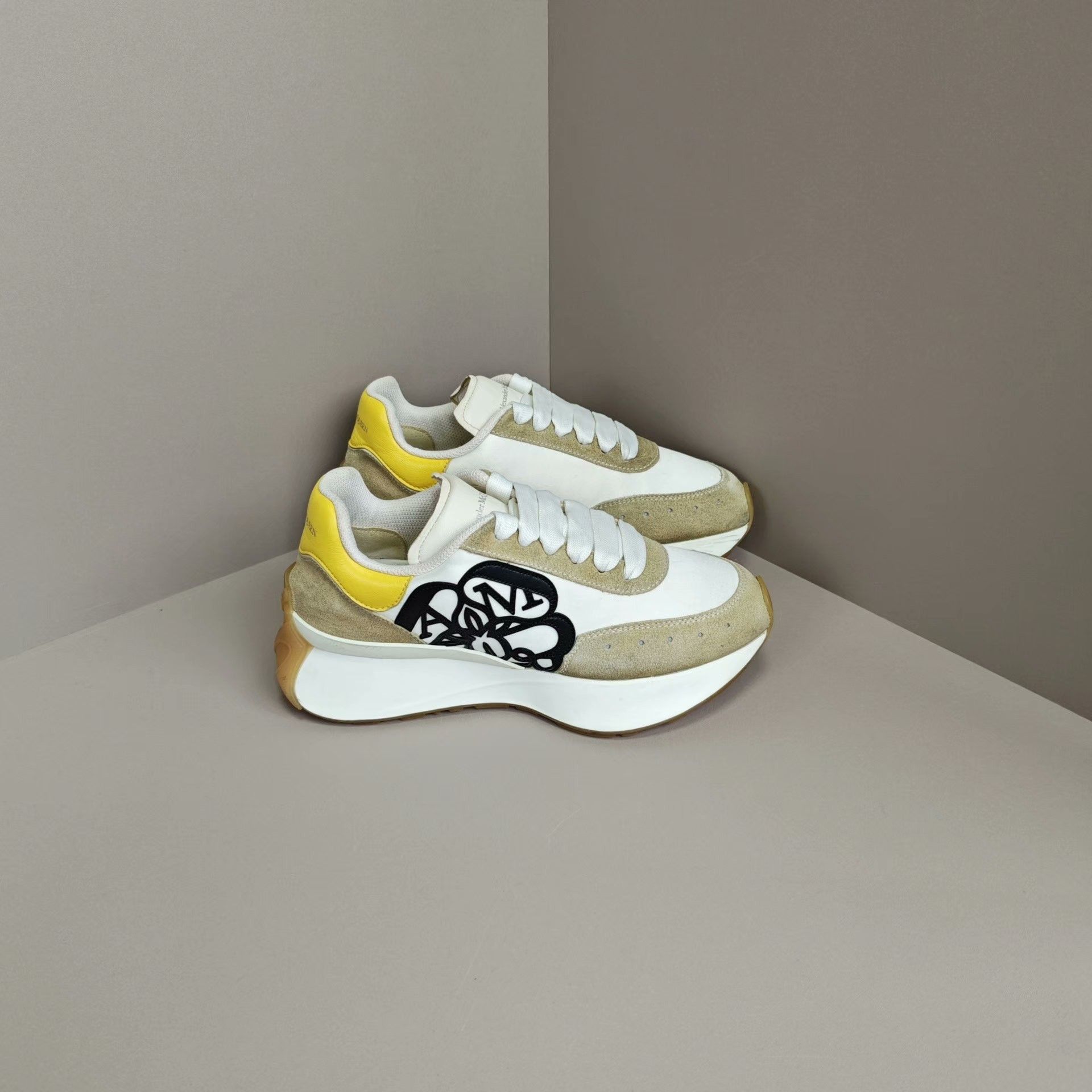 Alexander McQueen Alexander McQueen Running Lowtop Sneakers us_5 Women Size US 5 / IT 35 - 4 Thumbnail