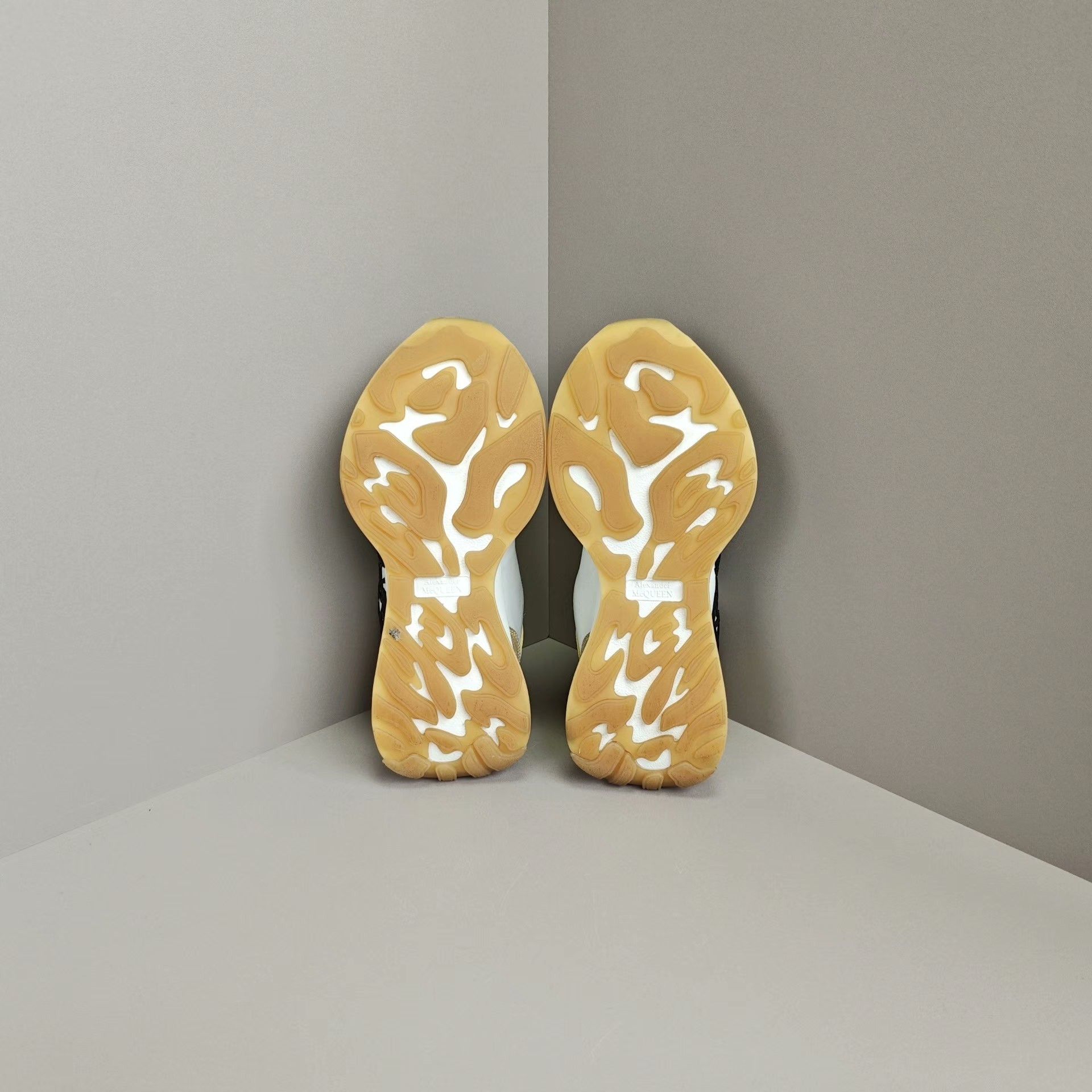 Alexander McQueen Alexander McQueen Running Lowtop Sneakers us_5 Women Size US 5 / IT 35 - 5 Thumbnail