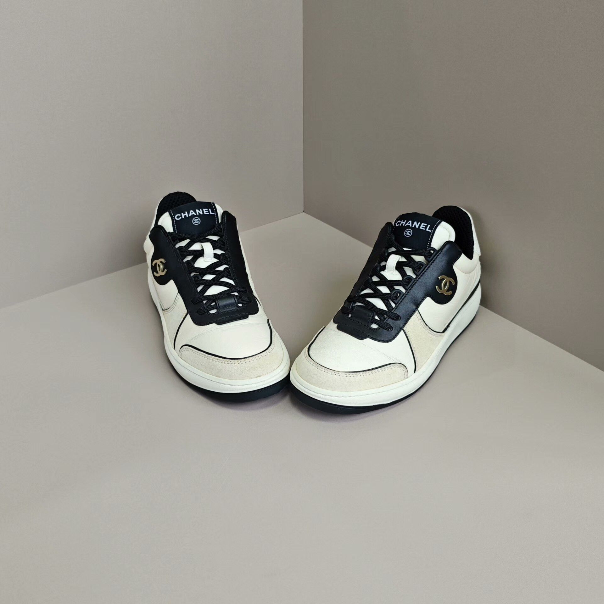 Chanel Chanel Silver Lowtop Sneakers us_6 Women Size US 6 / IT 36 - 2 Thumbnail