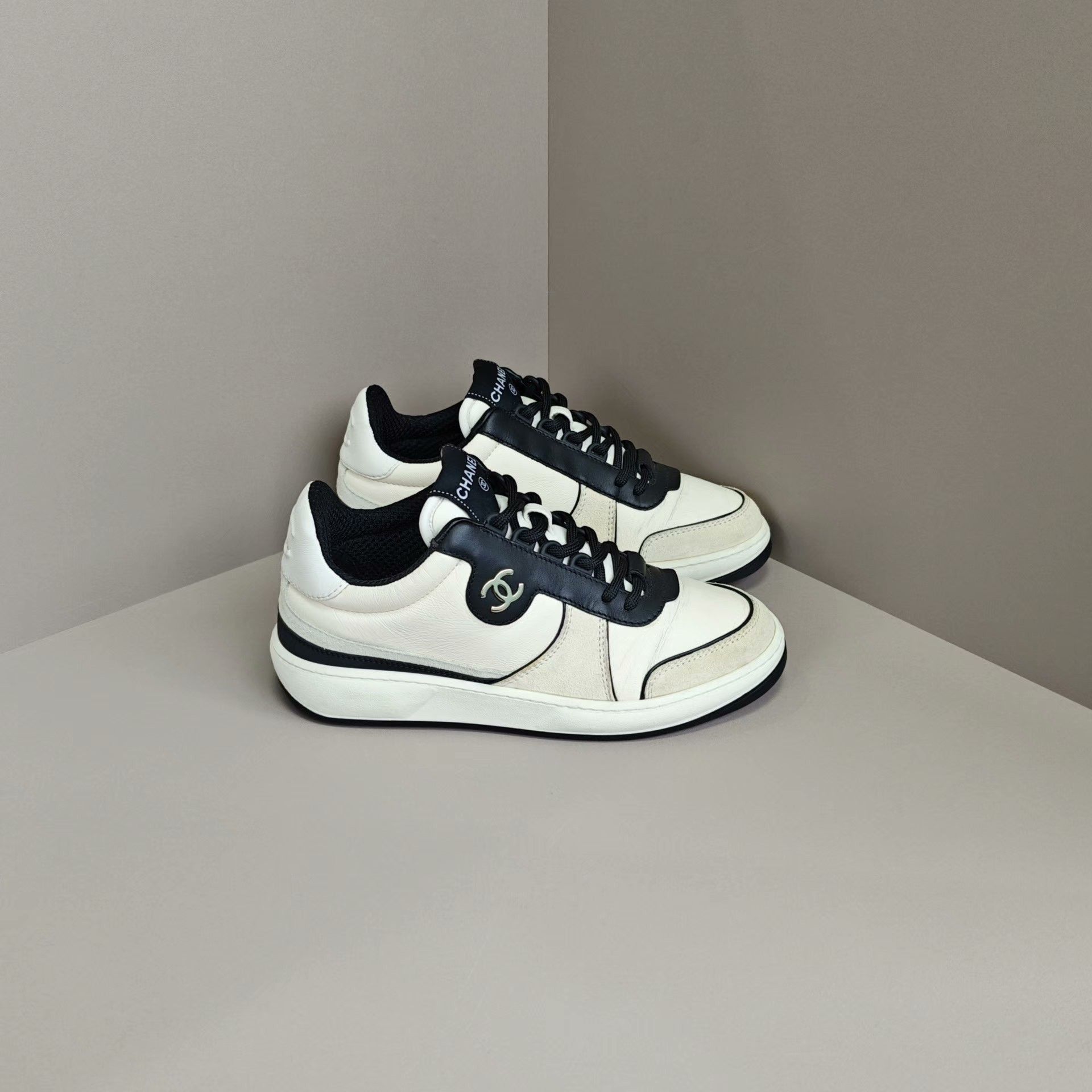 Chanel Chanel Silver Lowtop Sneakers us_6 Women Size US 6 / IT 36 - 4 Thumbnail