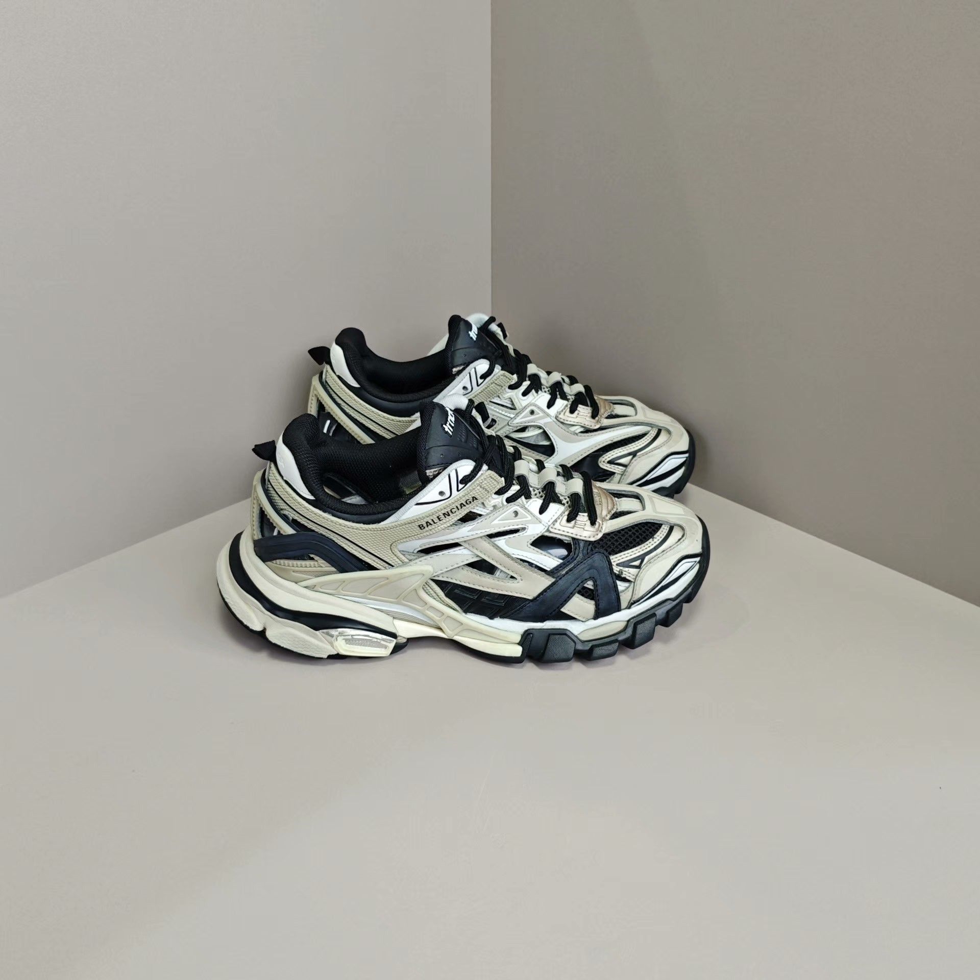 Balenciaga Balenciaga Gray Lowtop Sneakers 6 Men Size US 6 / EU 39 - 4 Thumbnail
