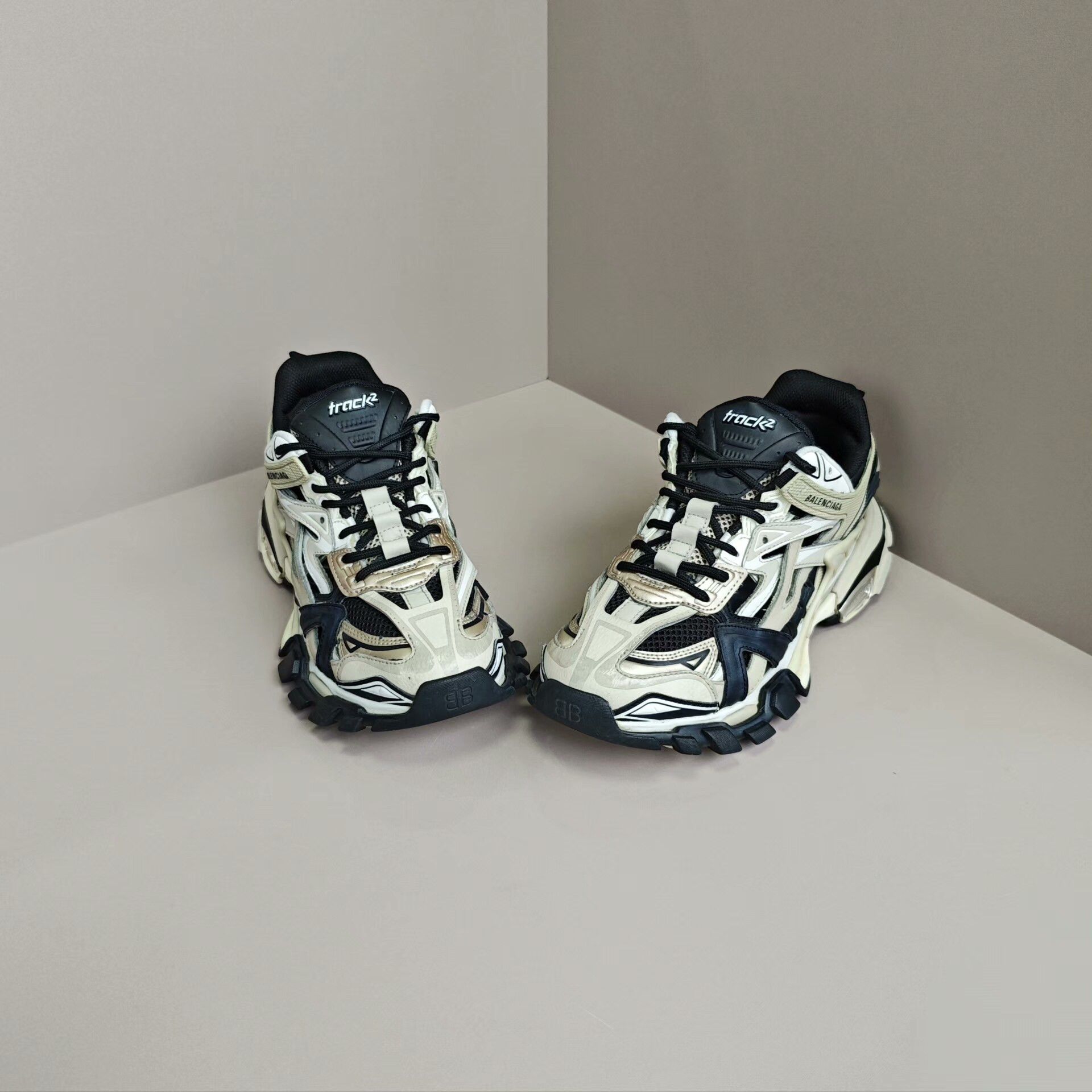 Balenciaga Balenciaga Gray Lowtop Sneakers 6 Men Size US 6 / EU 39 - 2 Thumbnail