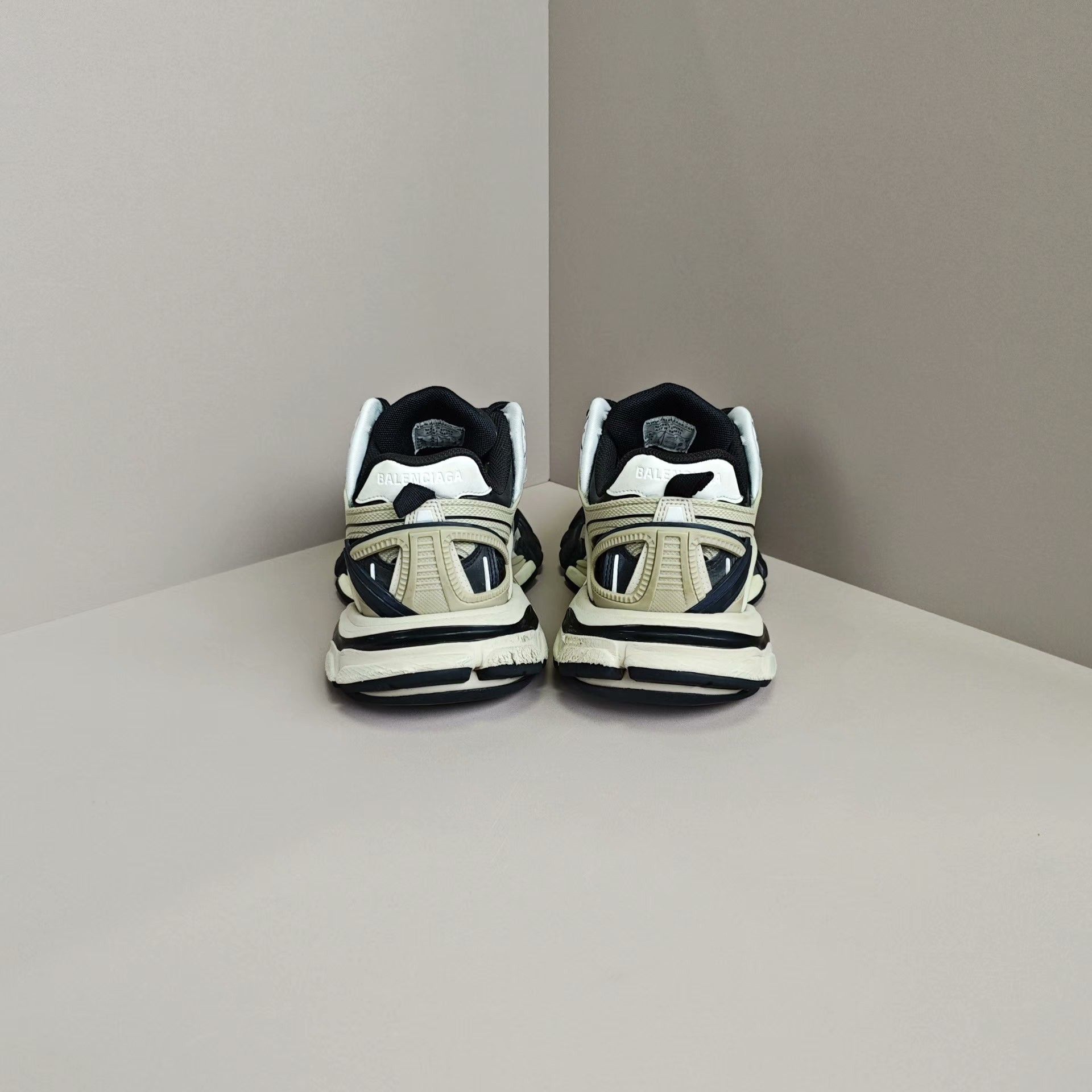 Balenciaga Balenciaga Gray Lowtop Sneakers 6 Men Size US 6 / EU 39 - 3 Thumbnail